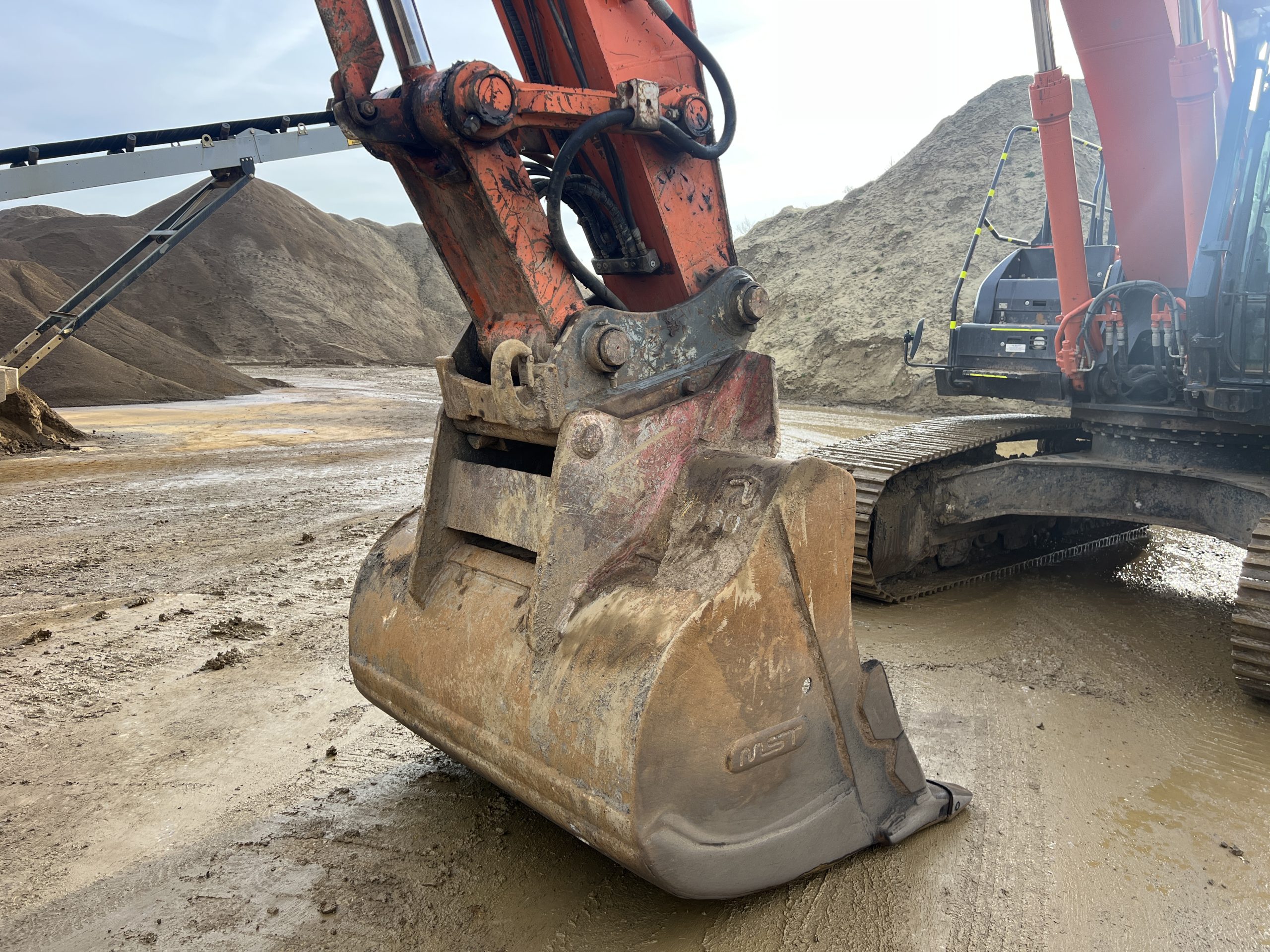 HITACHI ZX350LC-6 2019 - used plant for sale at J Hawes Ltd - view 11