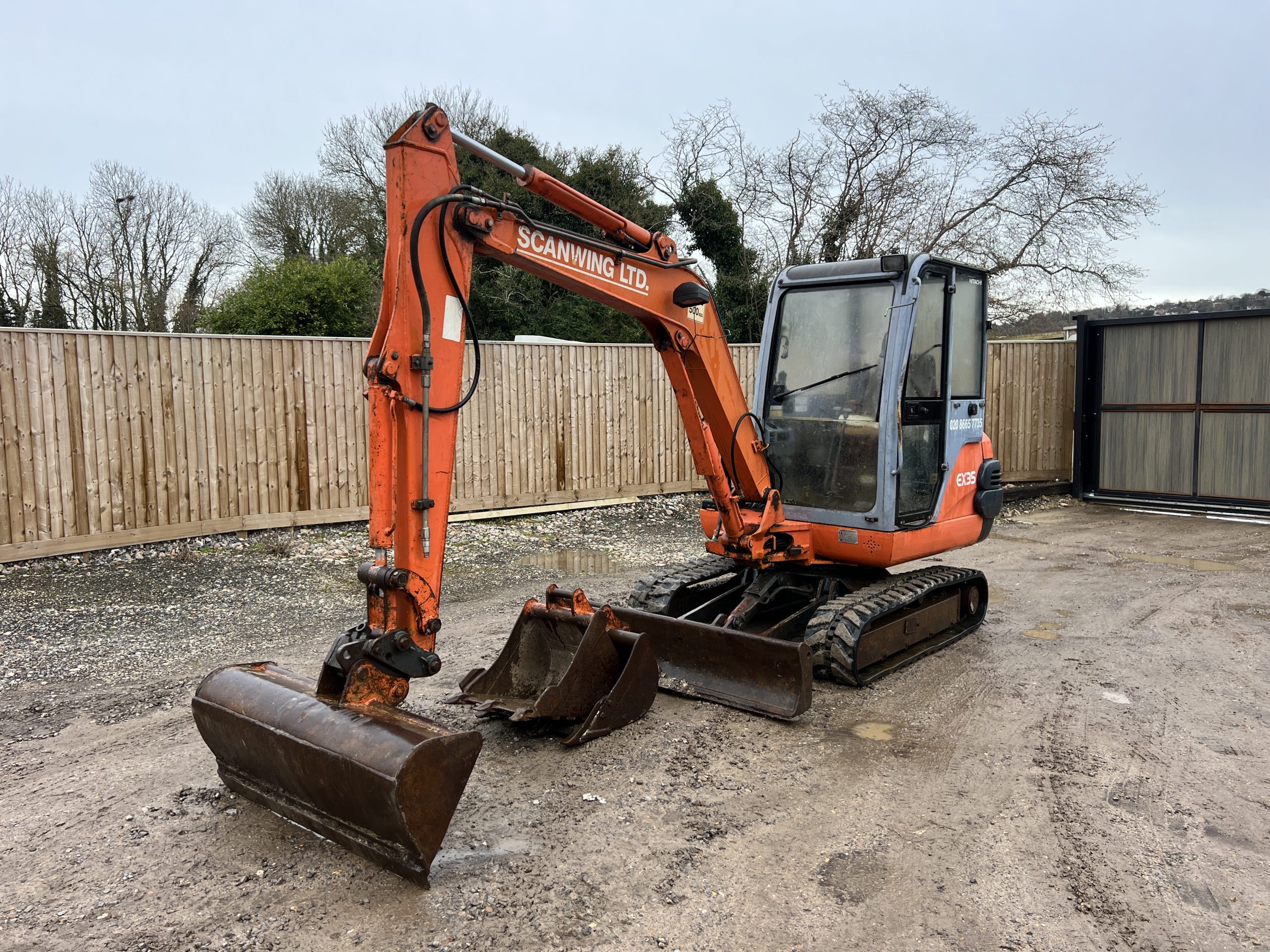 HITACHI EX35-2 MINI DIGGER 2001 - used plant for sale at J Hawes Ltd - view 2