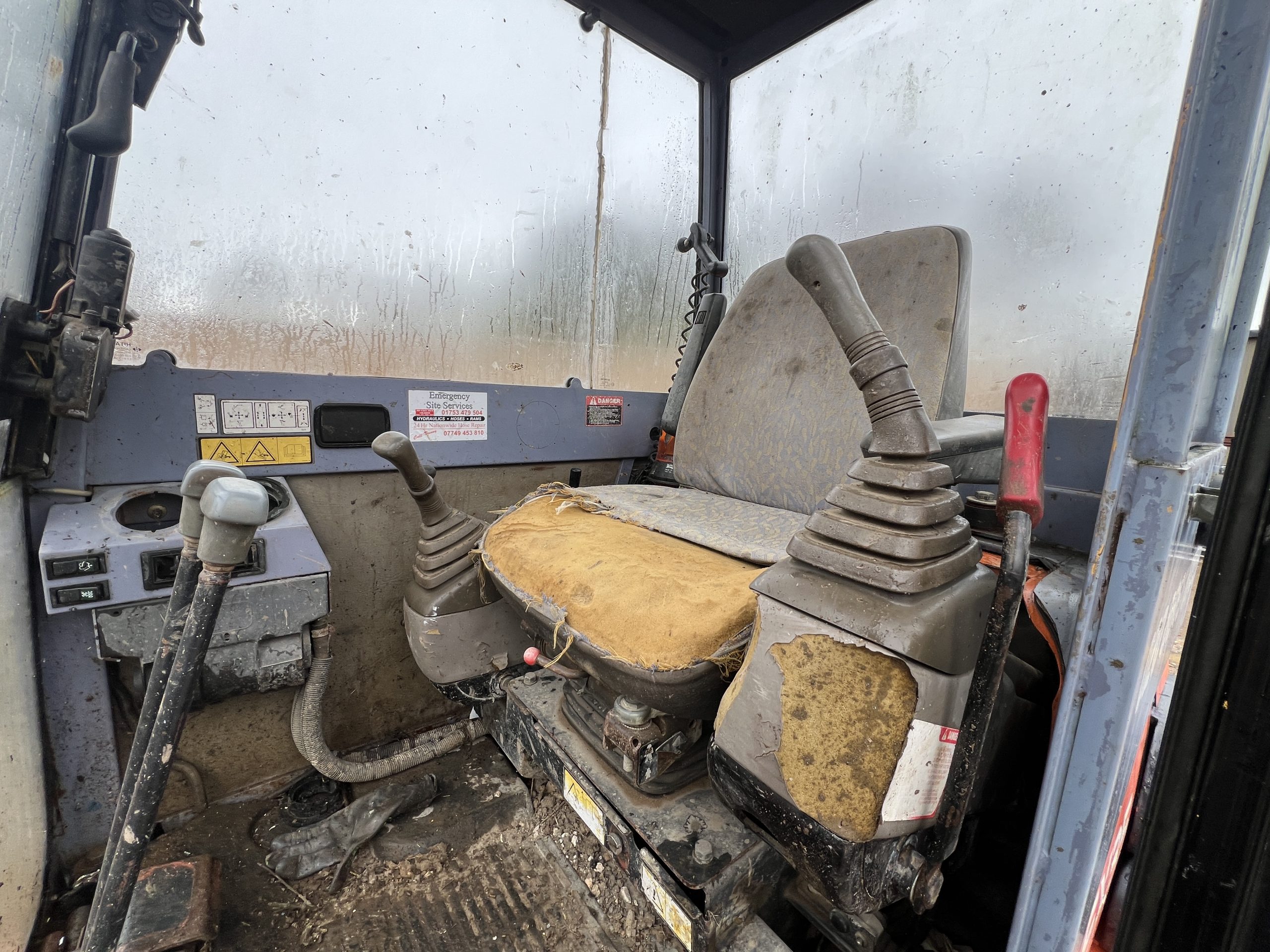 HITACHI EX35-2 MINI DIGGER 2001 - used plant for sale at J Hawes Ltd - view 9