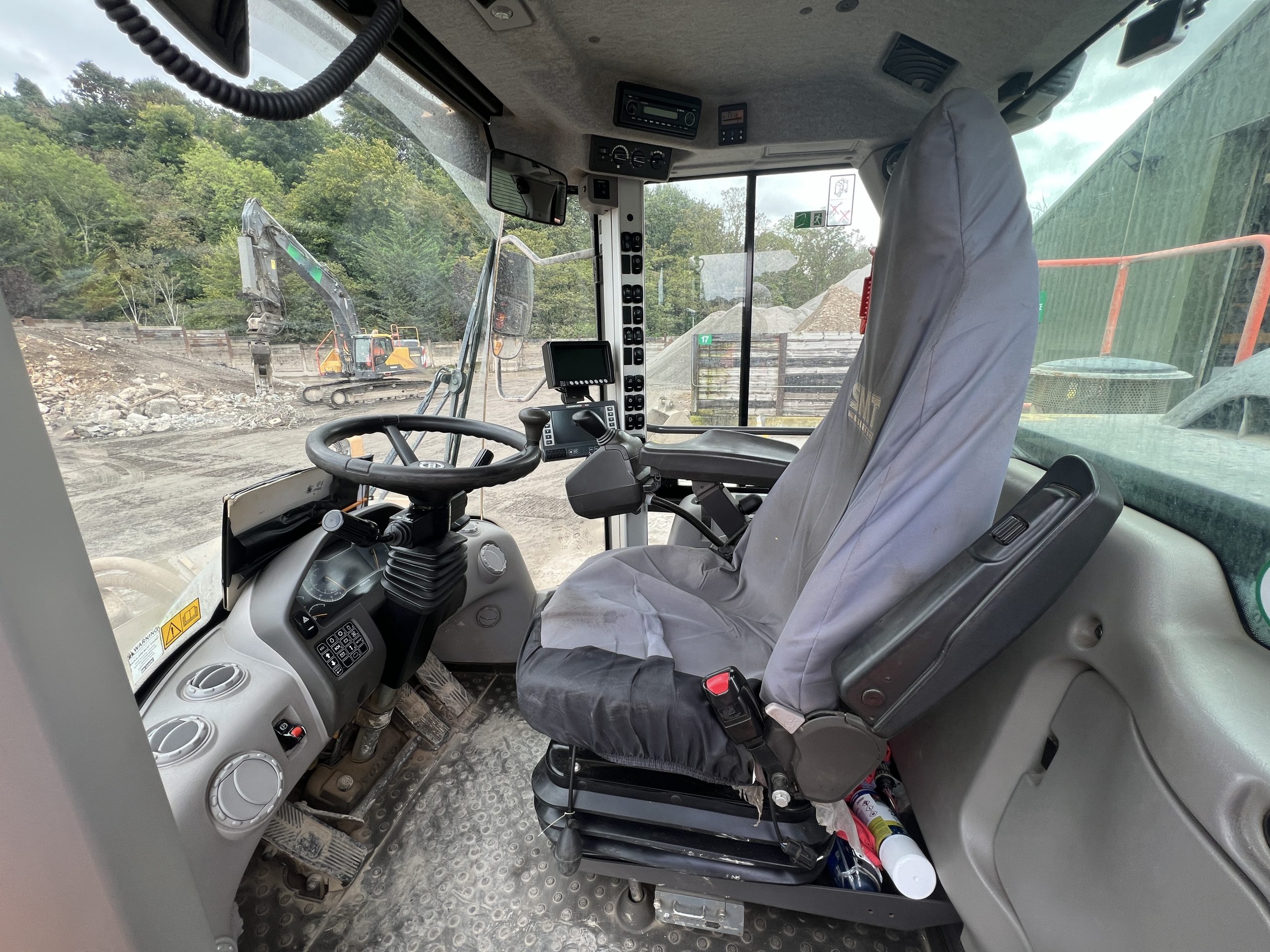 VOLVO L180H LOADER 2017 - used plant for sale at J Hawes Ltd - view 8