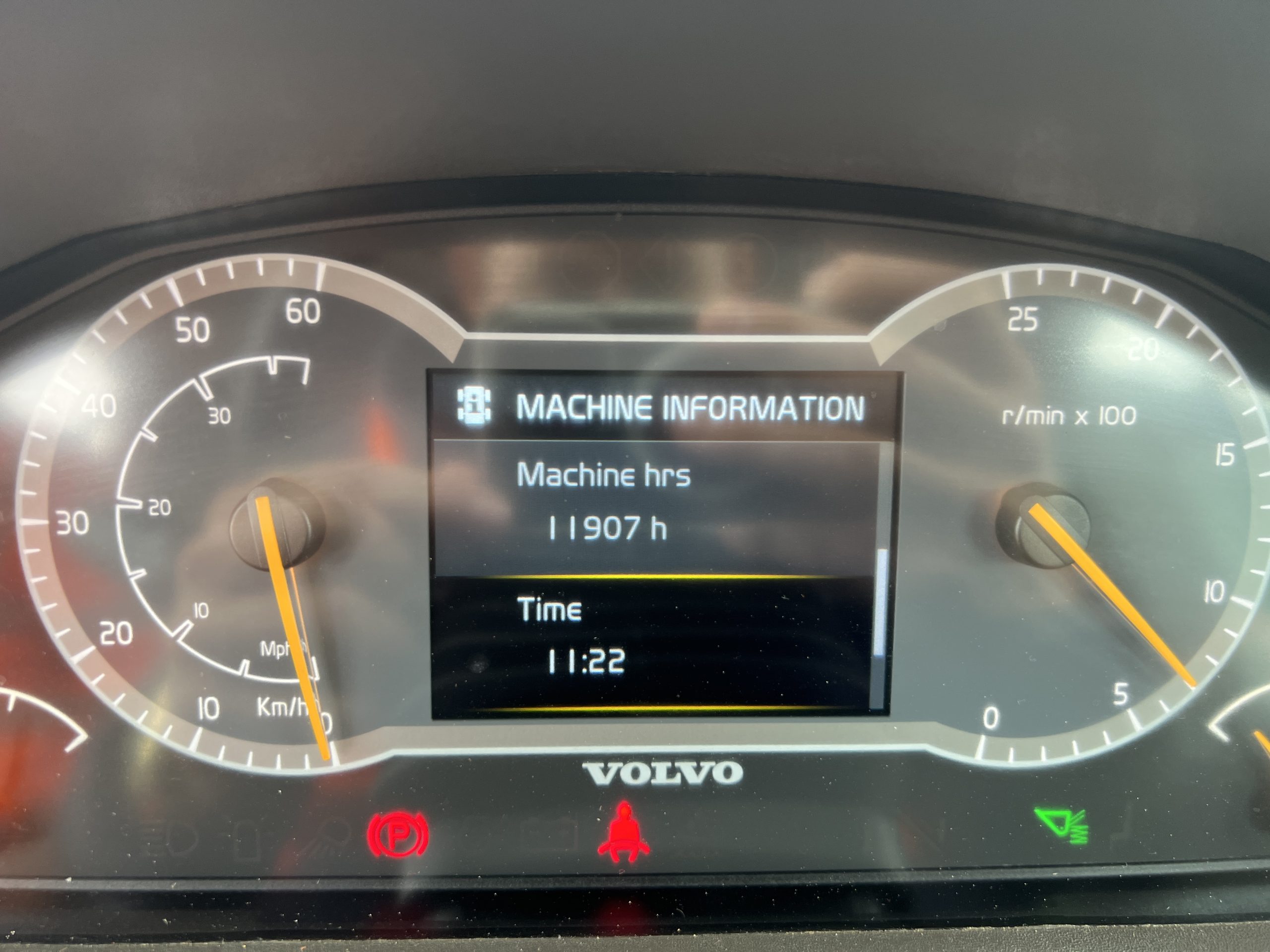 VOLVO L180H LOADER 2017 - used plant for sale at J Hawes Ltd - view 11
