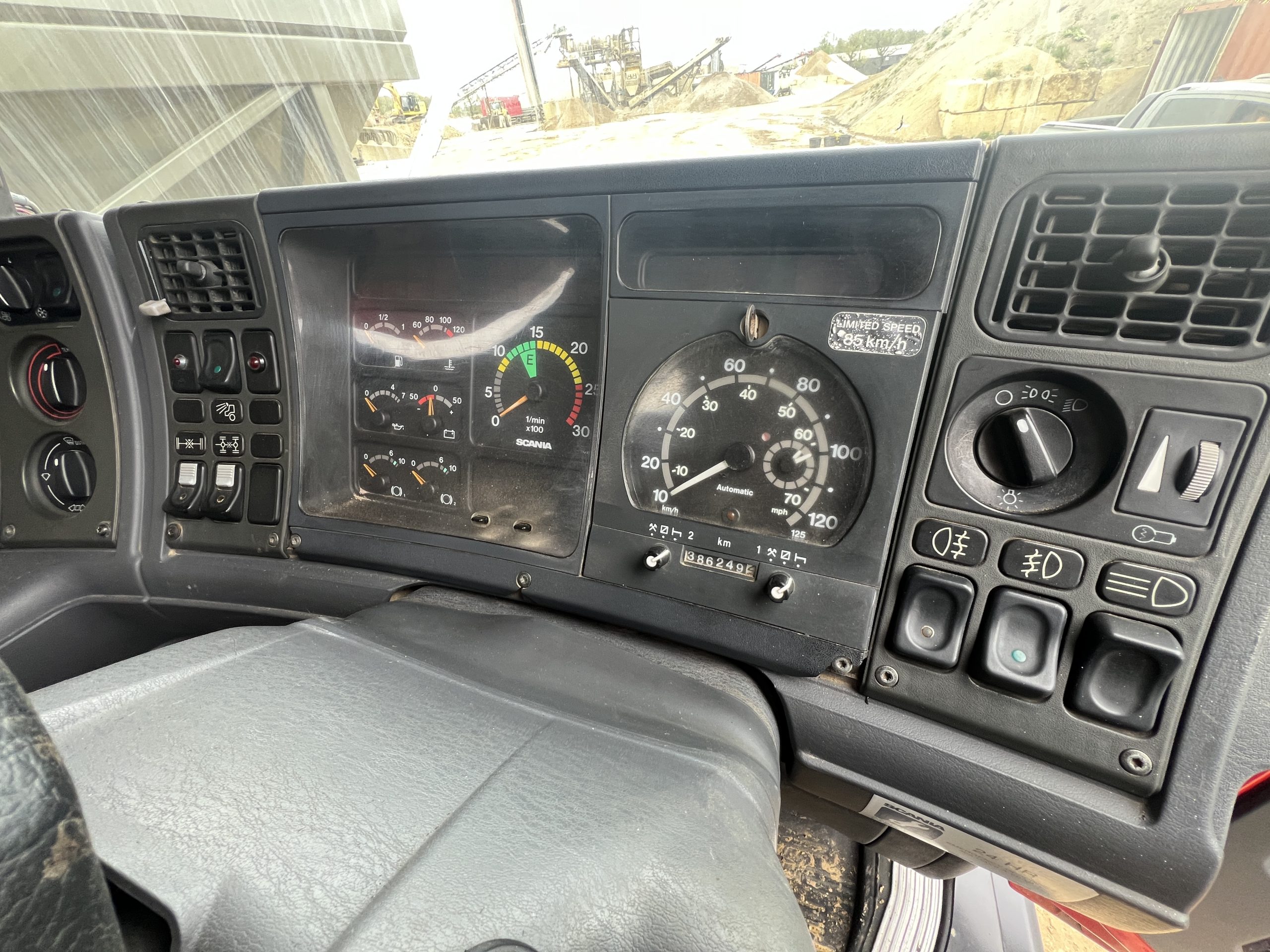 SCANIA T-CAB TIPPER 2003 - used trucks for sale at J Hawes Ltd - view 14