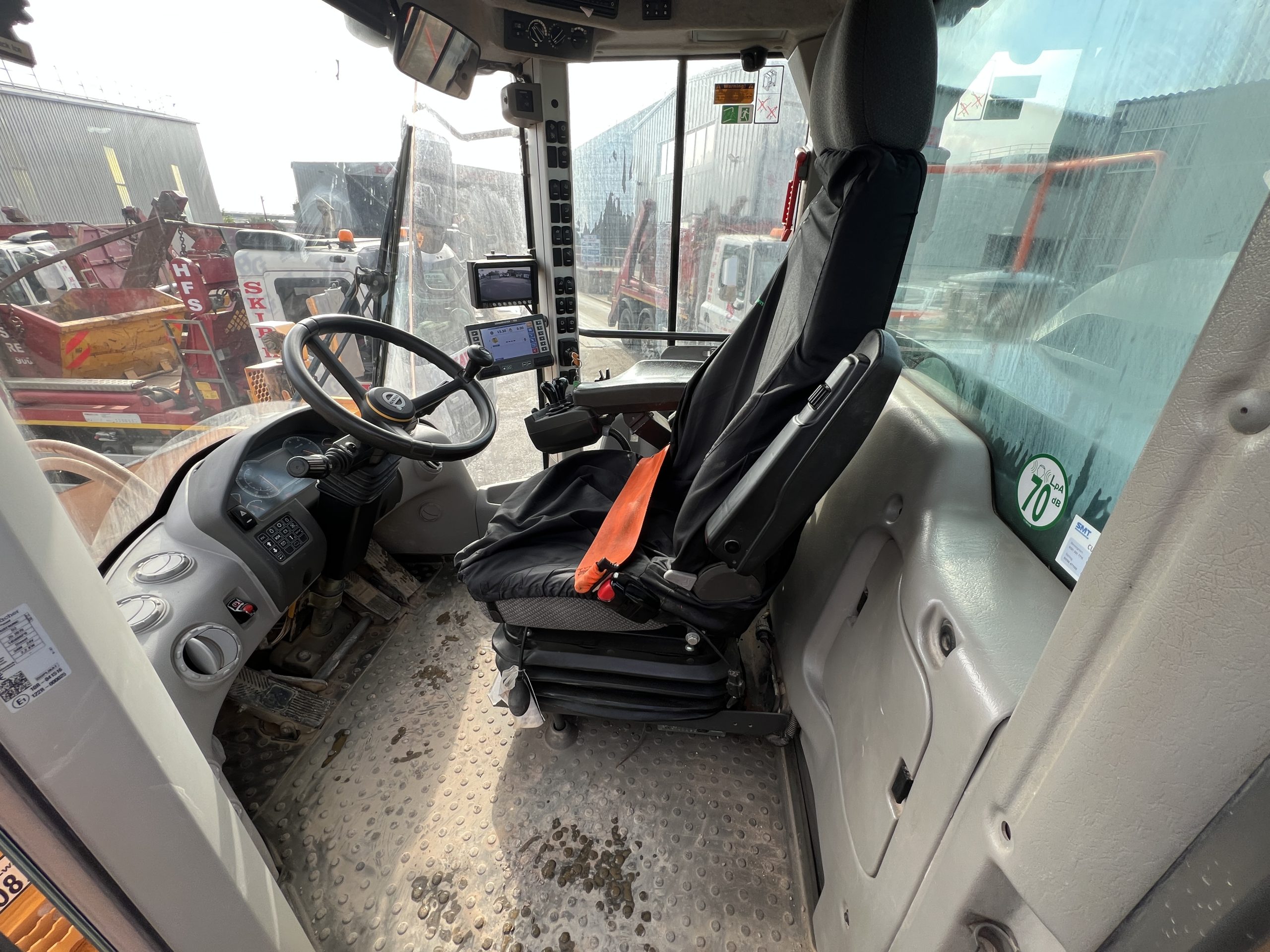 VOLVO L180H LOADER 2018 - used plant for sale at J Hawes Ltd - view 8