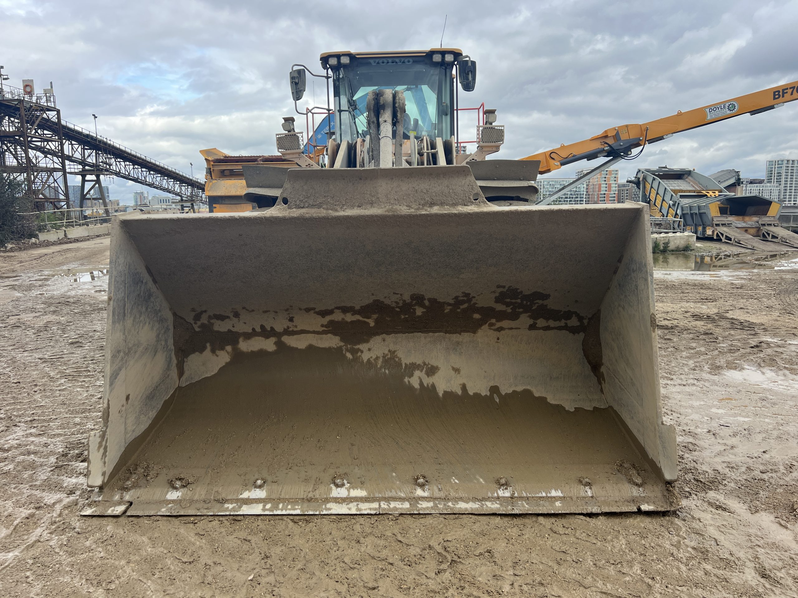 VOLVO L180H LOADING SHOVEL - used plant for sale at J Hawes Ltd - view 3