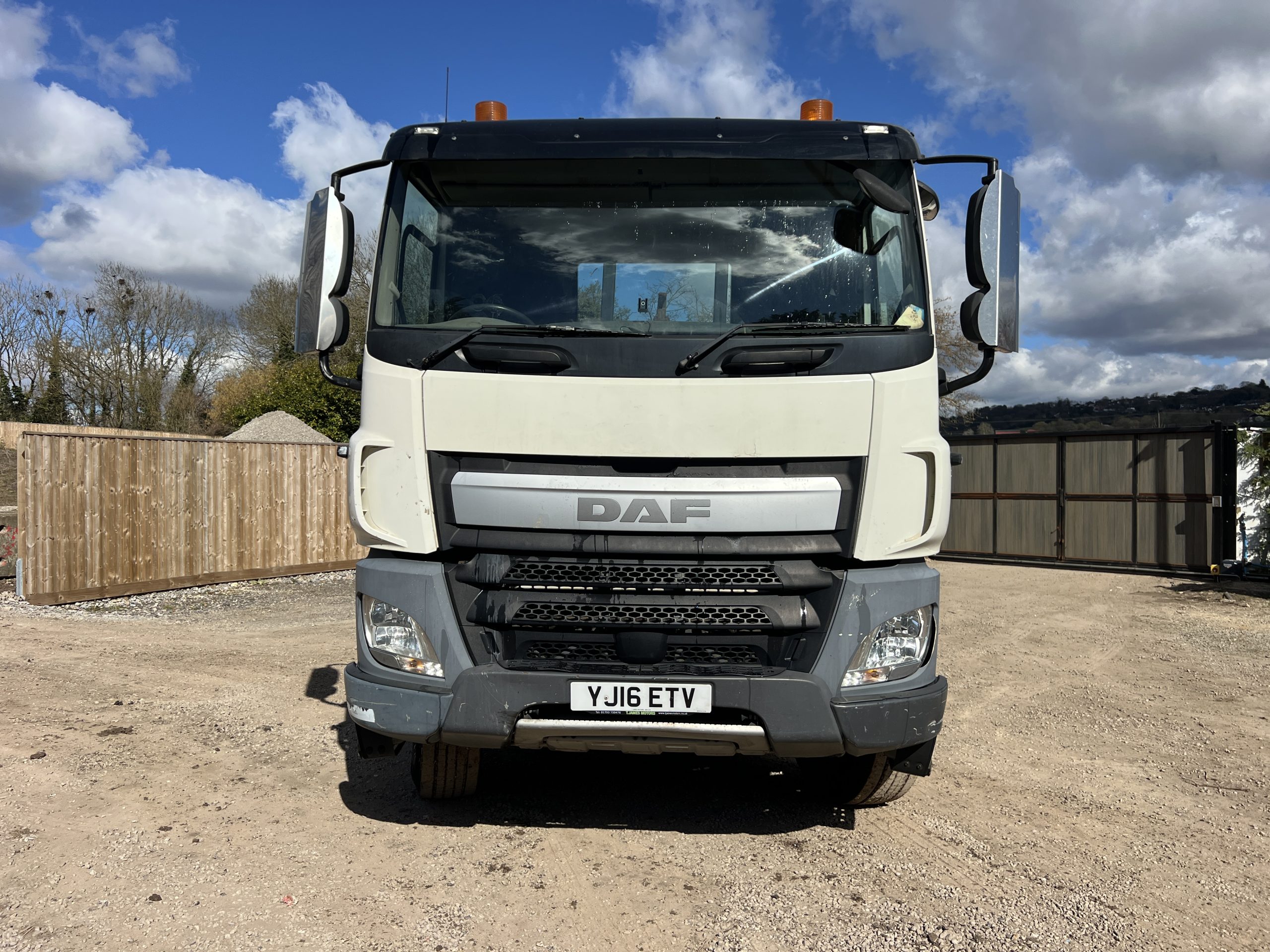 DAF CF400 HOOK LOADER 2016 - used trucks for sale at J Hawes Ltd - view 3
