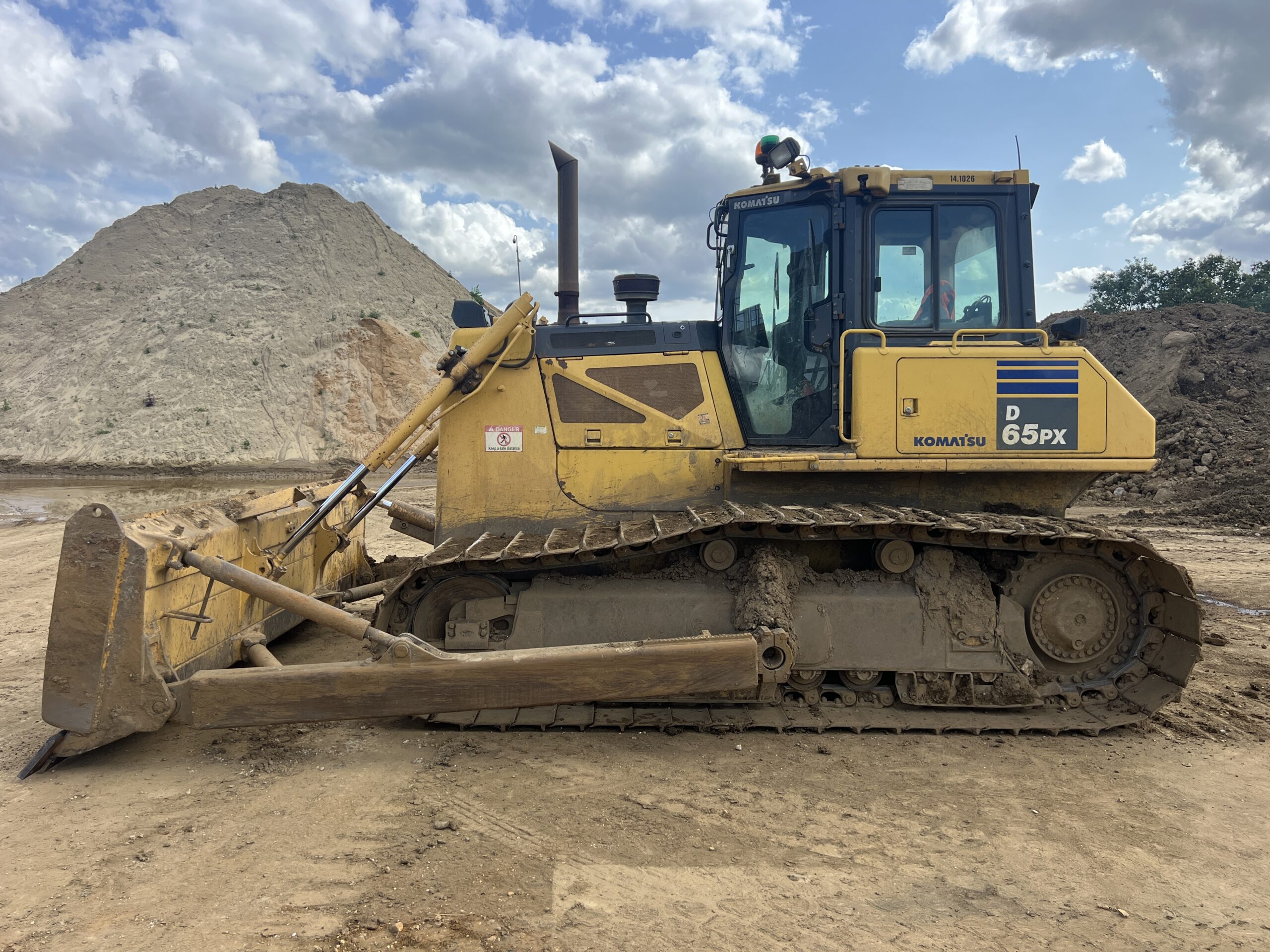 KOMATSU D65PX-17 - used plant for sale at J Hawes Ltd