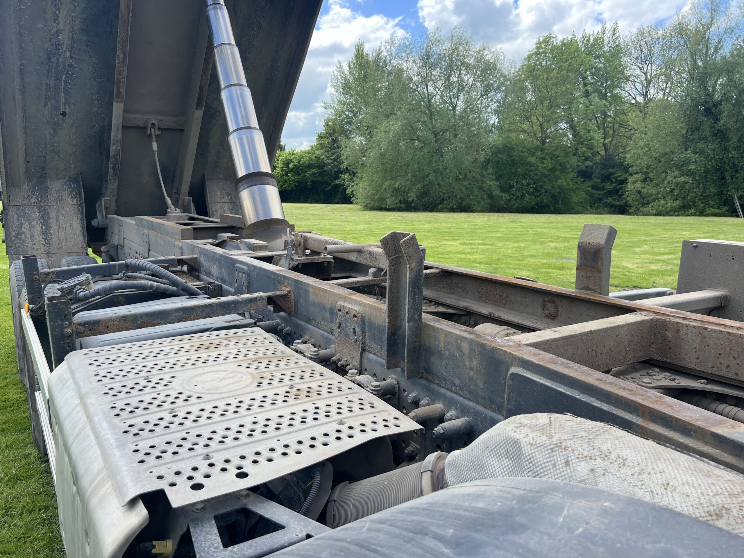 MERCEDES AROCS 3240 2015 - used trucks for sale at J Hawes Ltd - view 16
