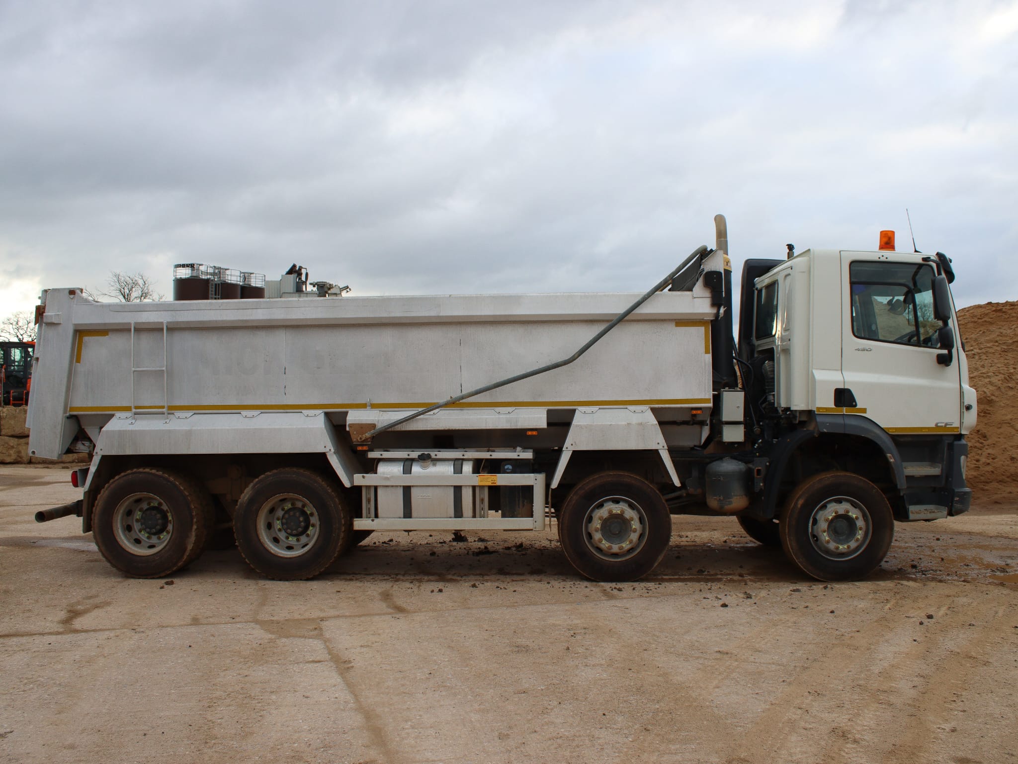 DAF CF450 TIPPER - used trucks for sale at J Hawes Ltd - view 5