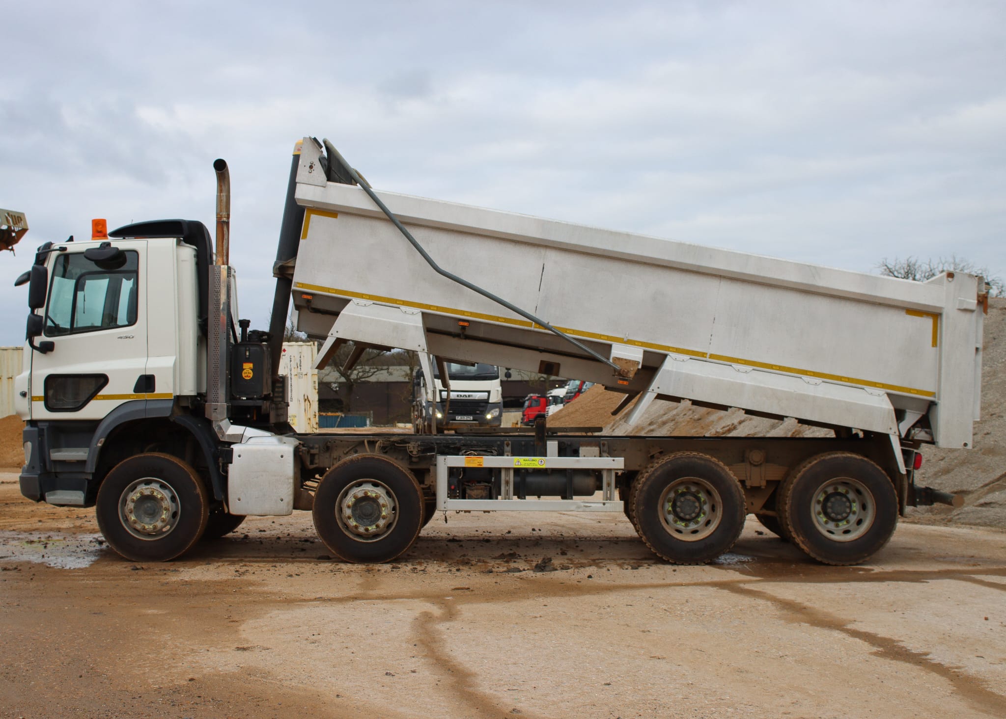 DAF CF450 TIPPER - used trucks for sale at J Hawes Ltd - view 4
