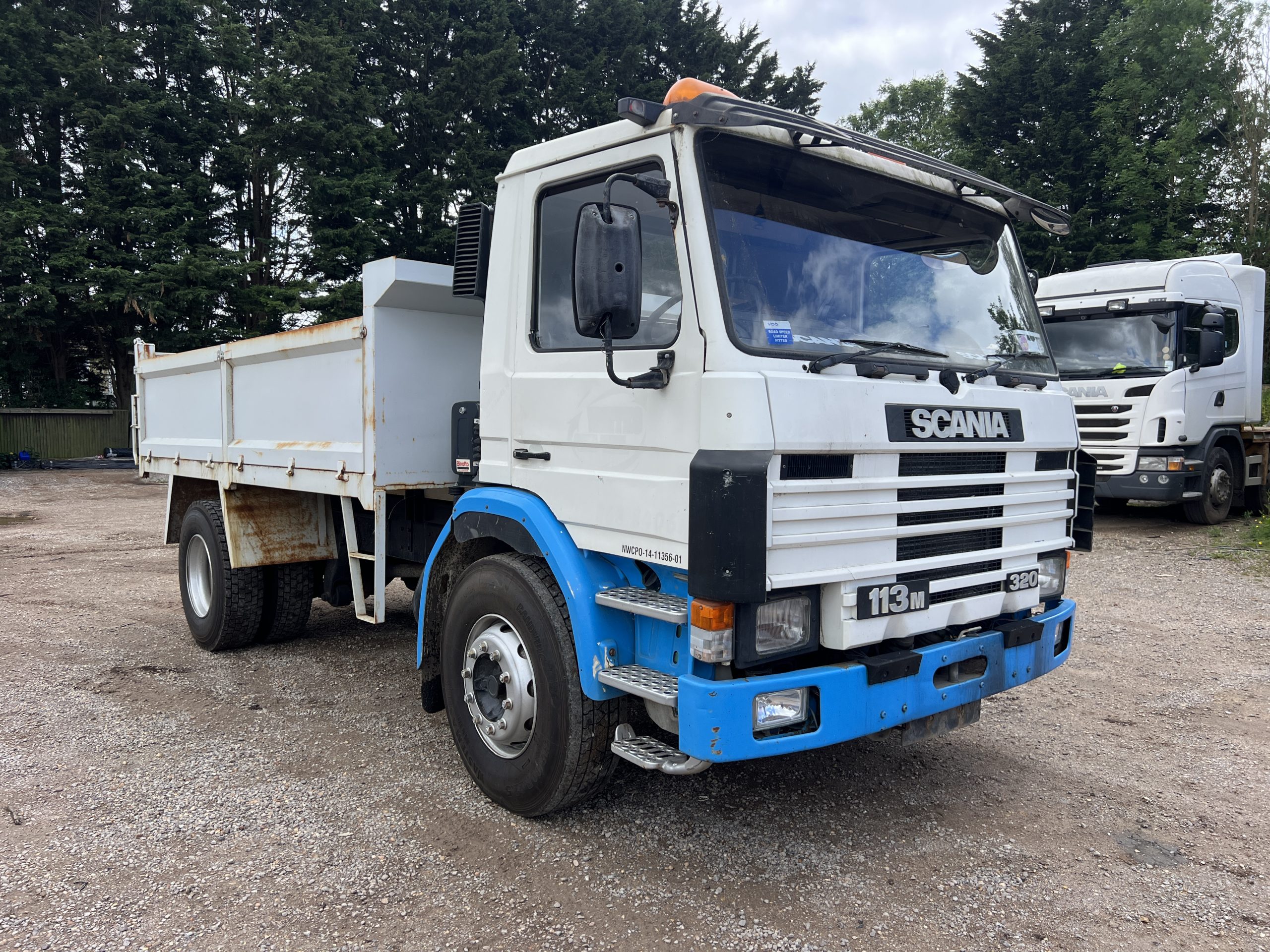 SCANIA 113M 320 1995 - used trucks for sale at J Hawes Ltd - view 2