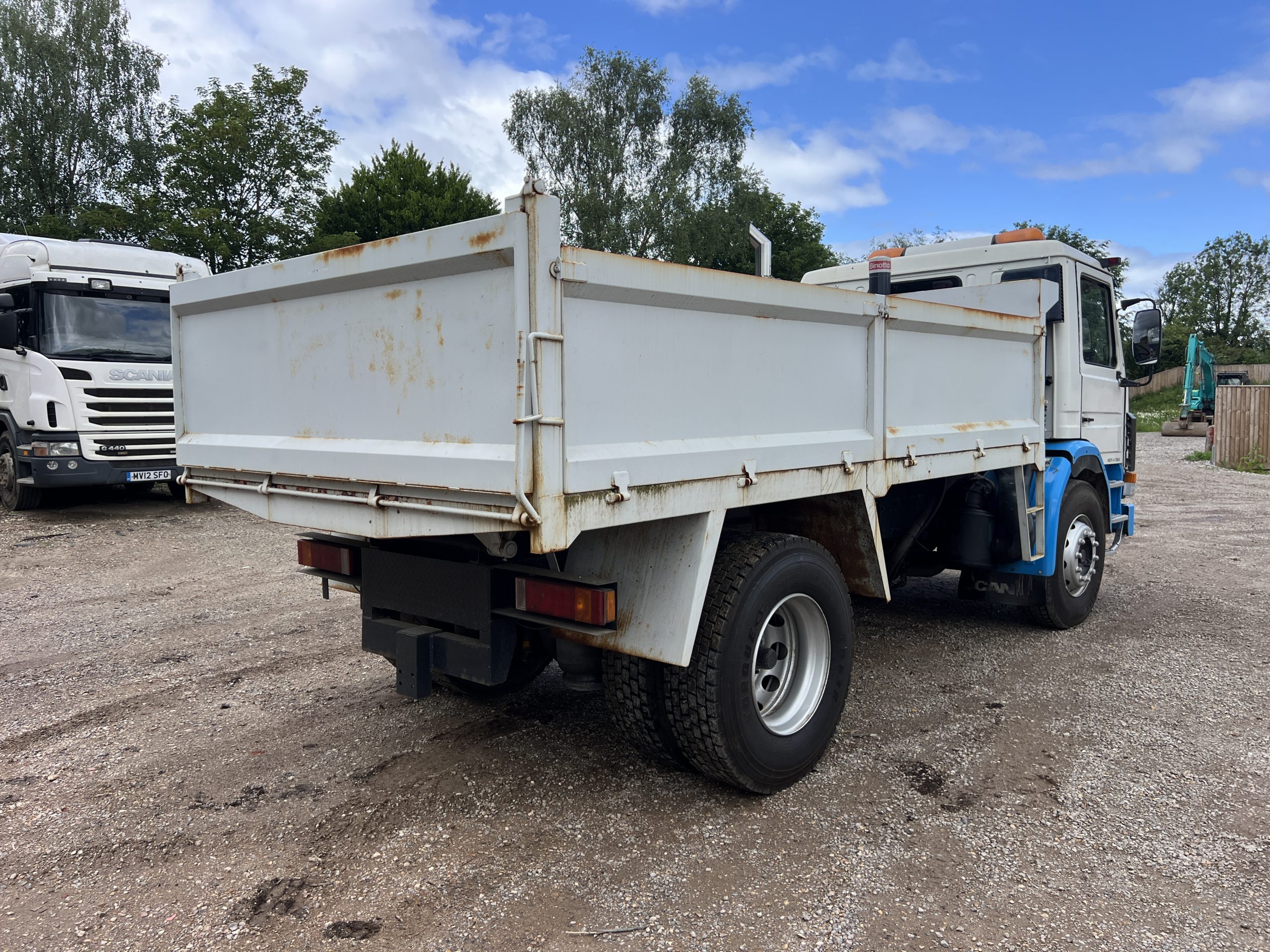 SCANIA 113M 320 1995 - used trucks for sale at J Hawes Ltd - view 4