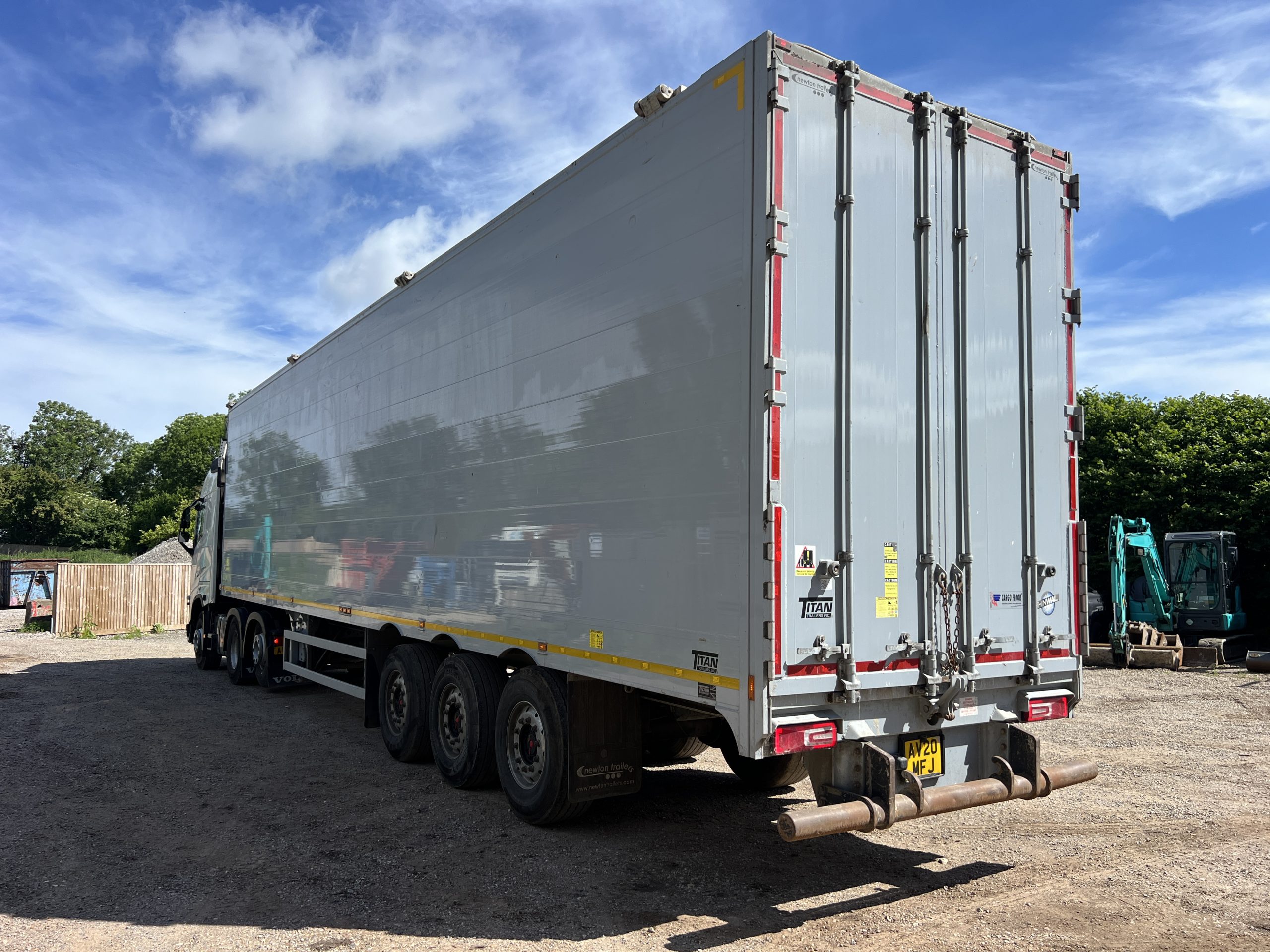 44 TON VOLVO FH500 TAG 2020 - used trucks for sale at J Hawes Ltd - view 7