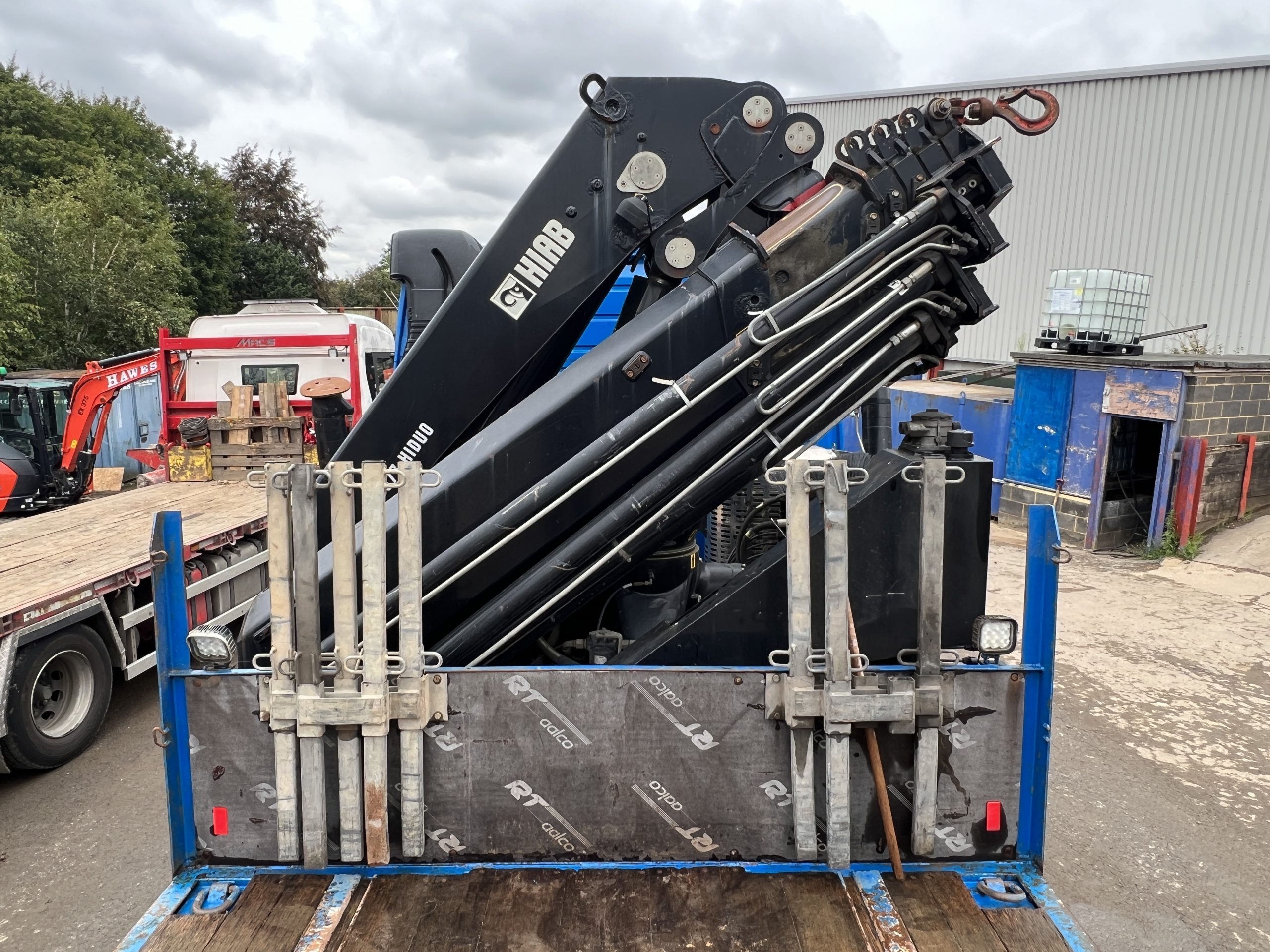 VOLVO FM420 CRANE LORRY 2015 - used trucks for sale at J Hawes Ltd - view 14