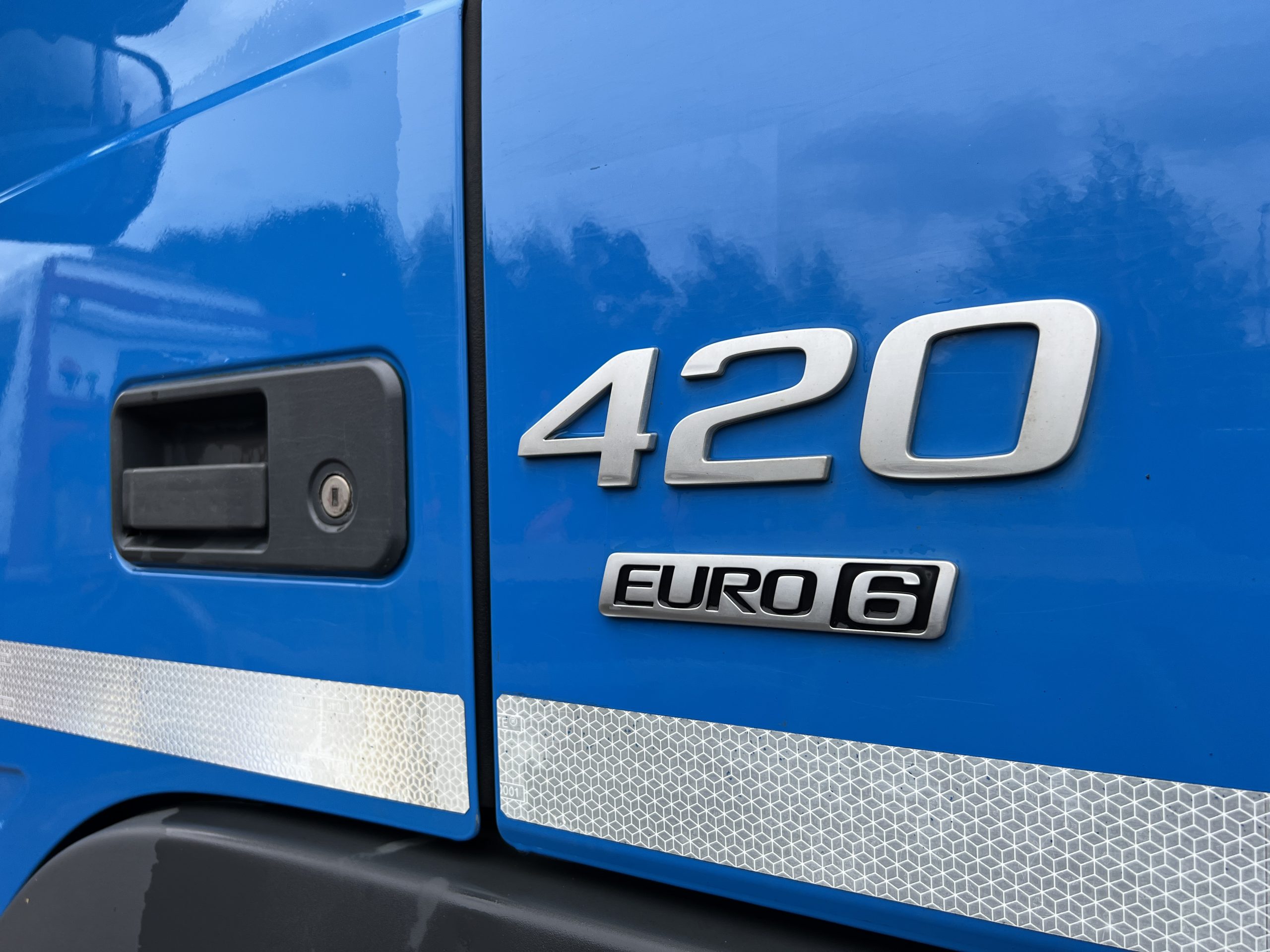 VOLVO FM420 CRANE LORRY 2015 - used trucks for sale at J Hawes Ltd - view 21