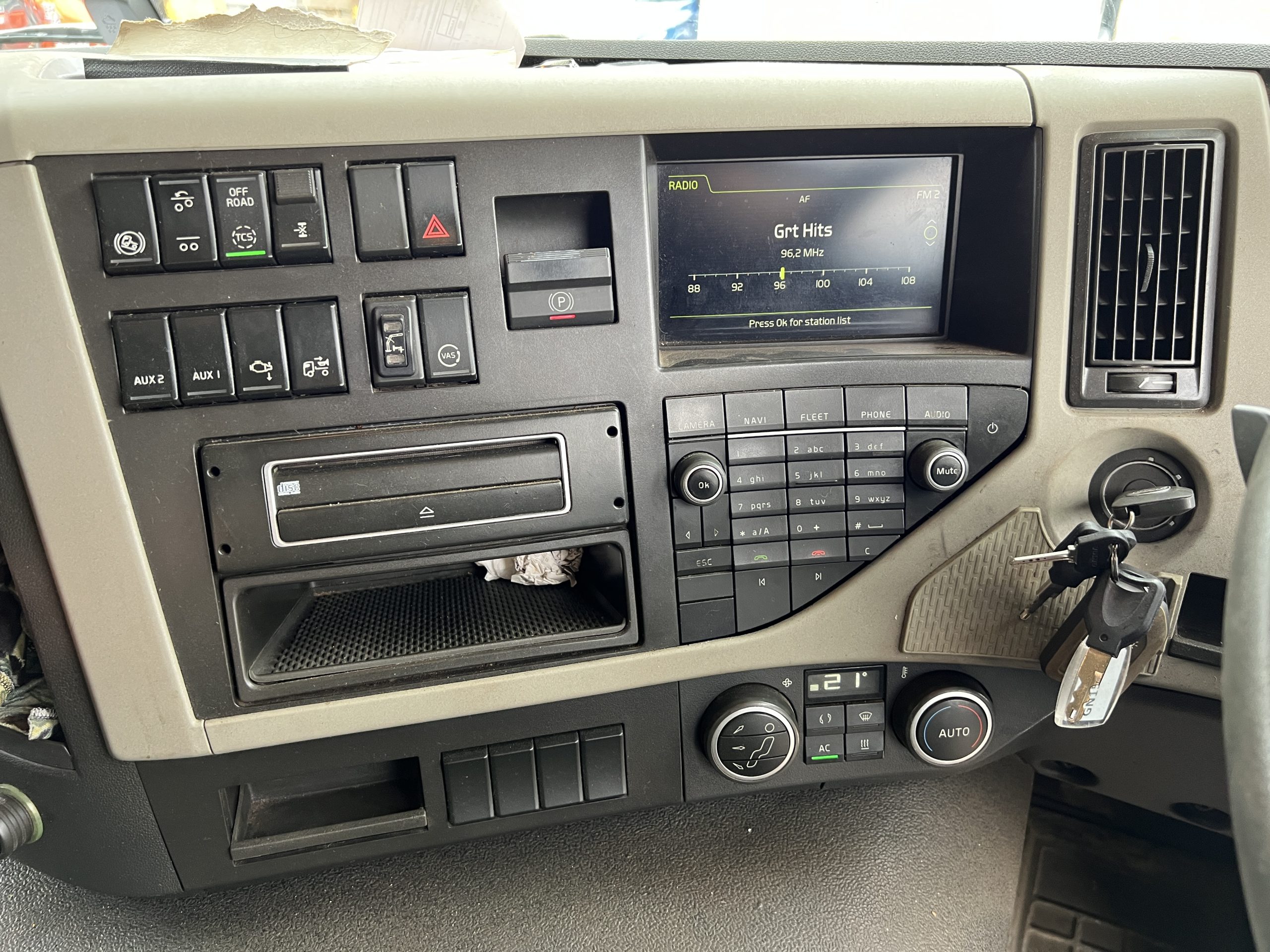 VOLVO FM420 CRANE LORRY 2015 - used trucks for sale at J Hawes Ltd - view 17