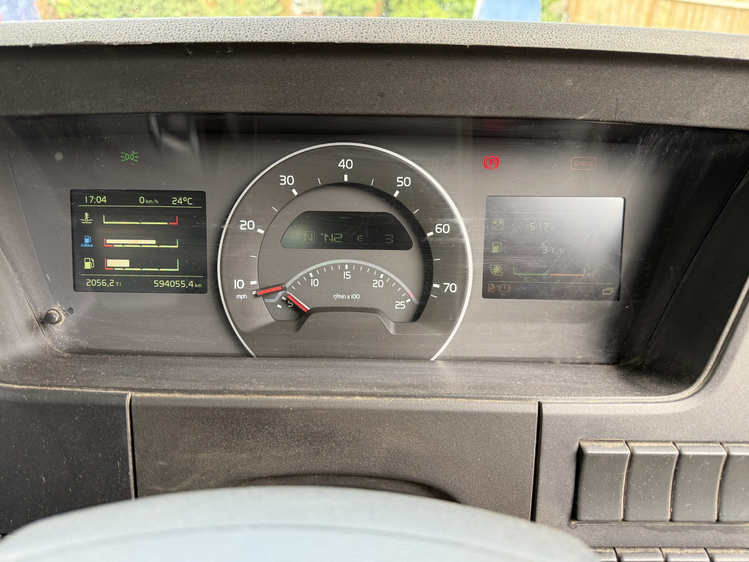 VOLVO FMX410 TIPPER 2014 - used trucks for sale at J Hawes Ltd - view 11