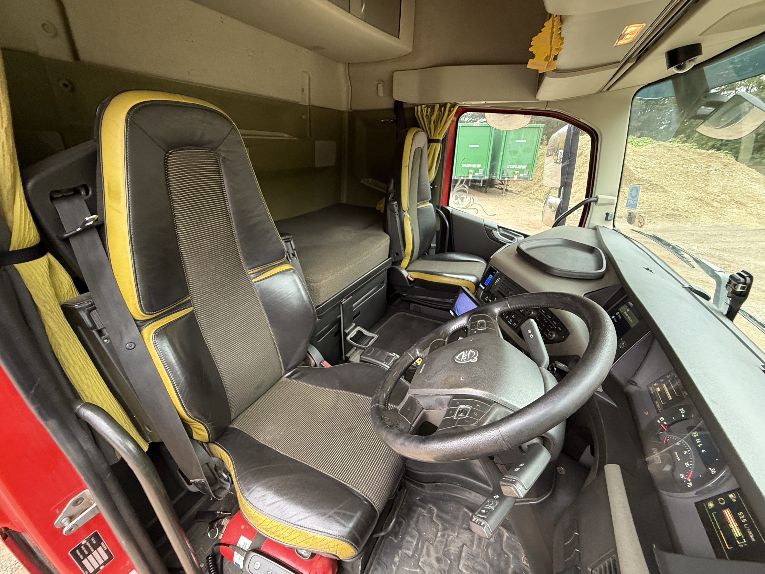 120T VOLVO FH16 650 2017 - used trucks for sale at J Hawes Ltd - view 14