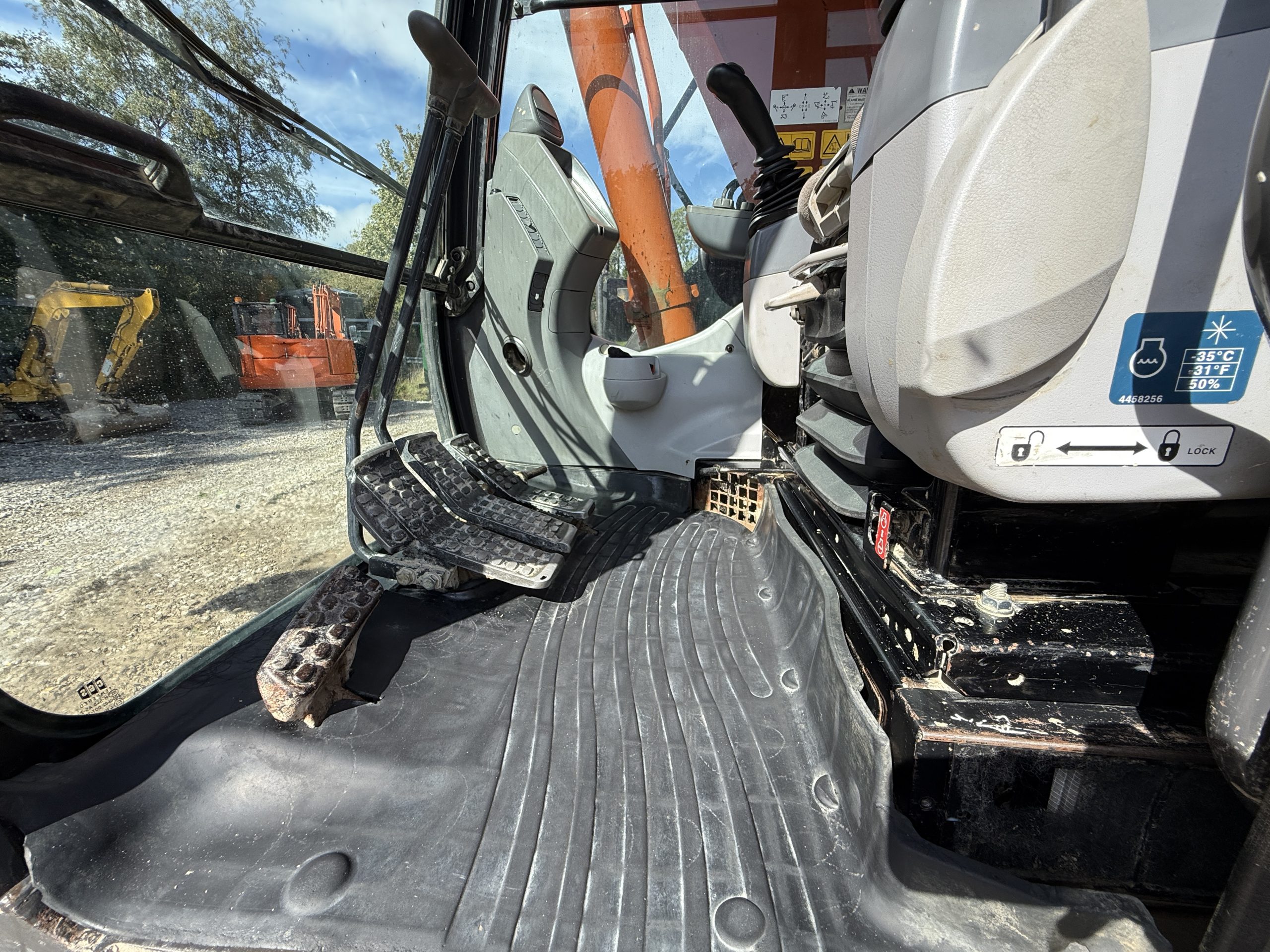 HITACHI ZX135US-6 - used plant for sale at J Hawes Ltd - view 17