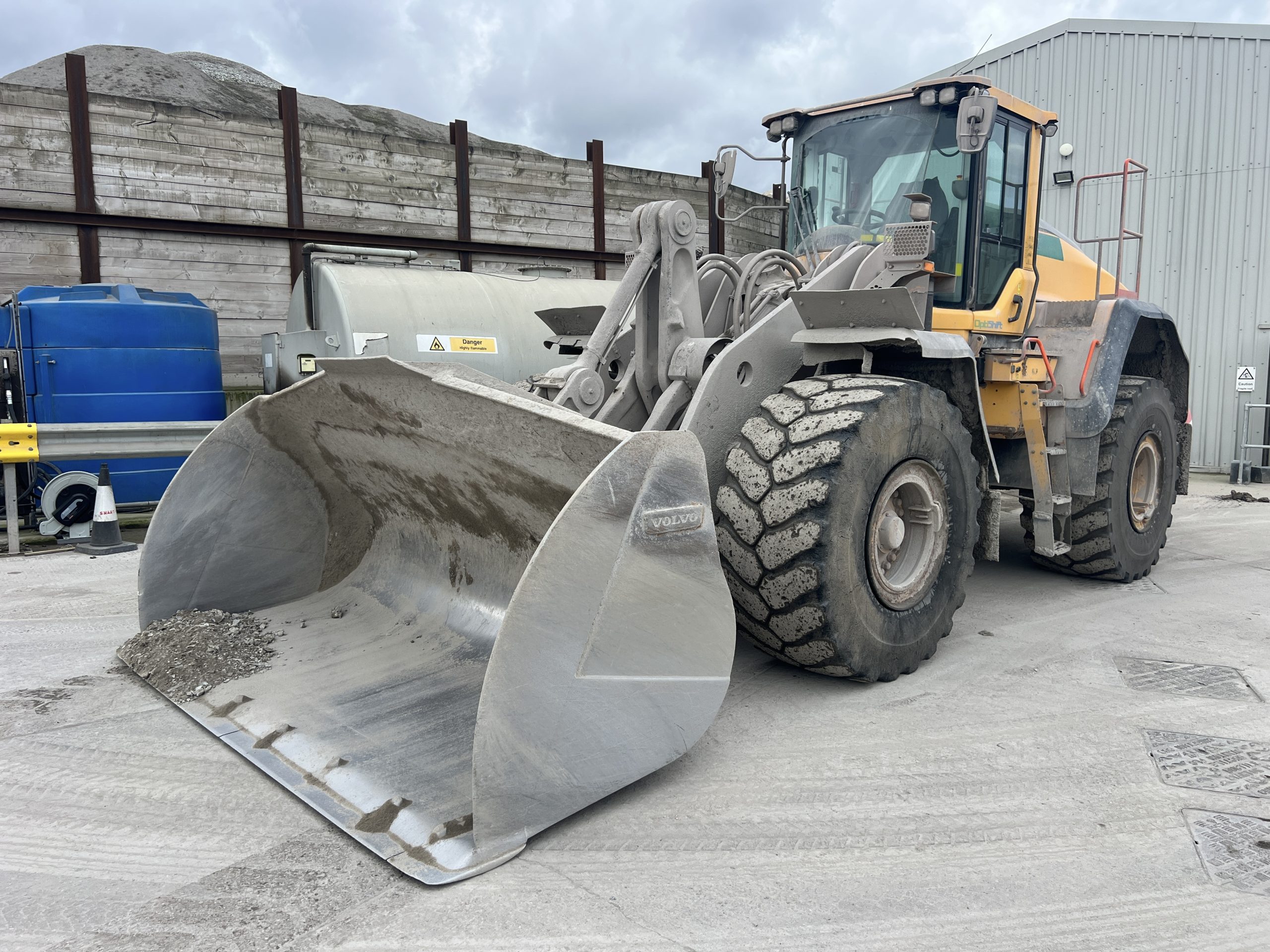 VOLVO L150H LOADING SHOVEL - used plant for sale at J Hawes Ltd - view 7