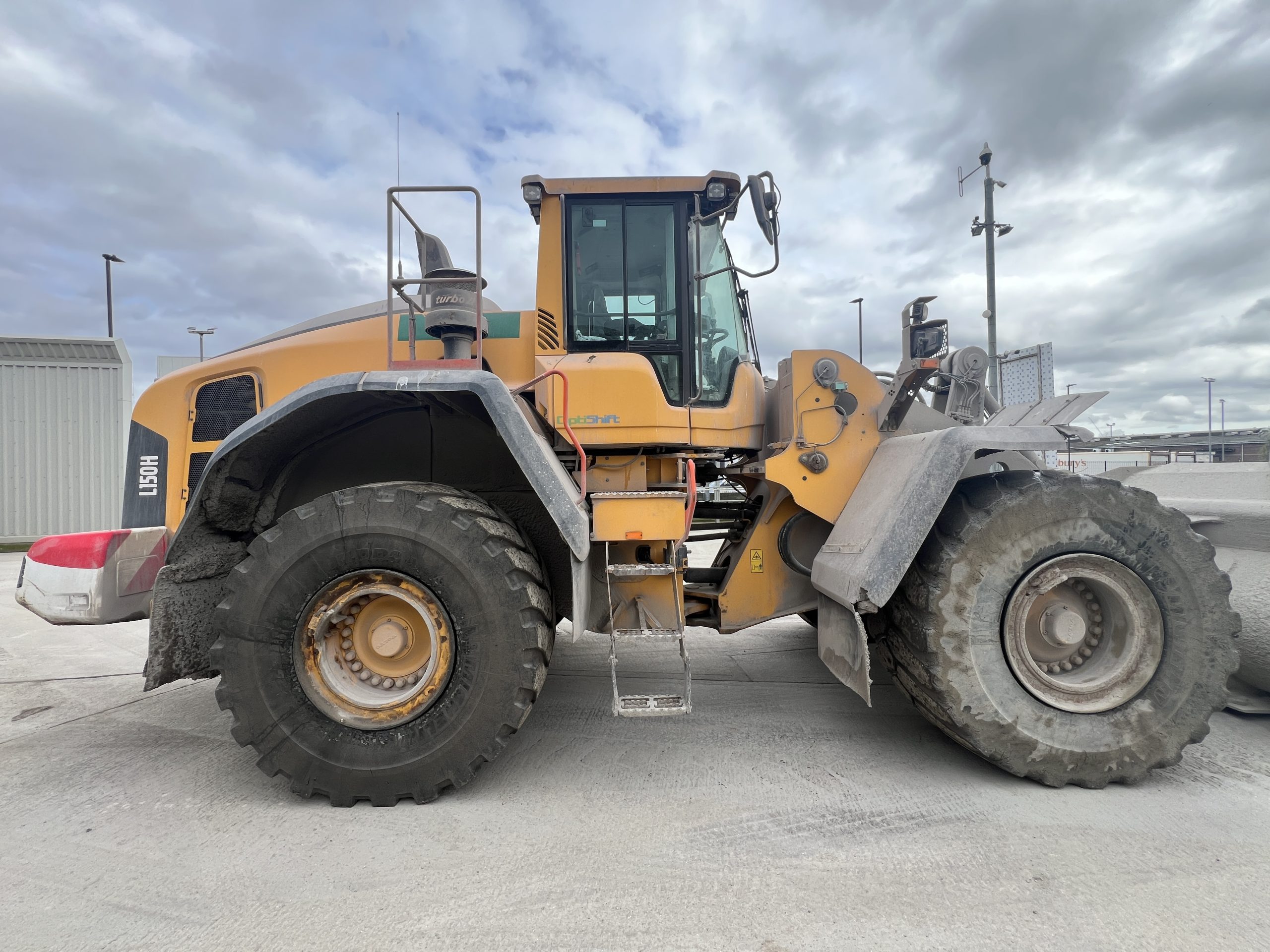 VOLVO L150H LOADING SHOVEL - used plant for sale at J Hawes Ltd - view 5