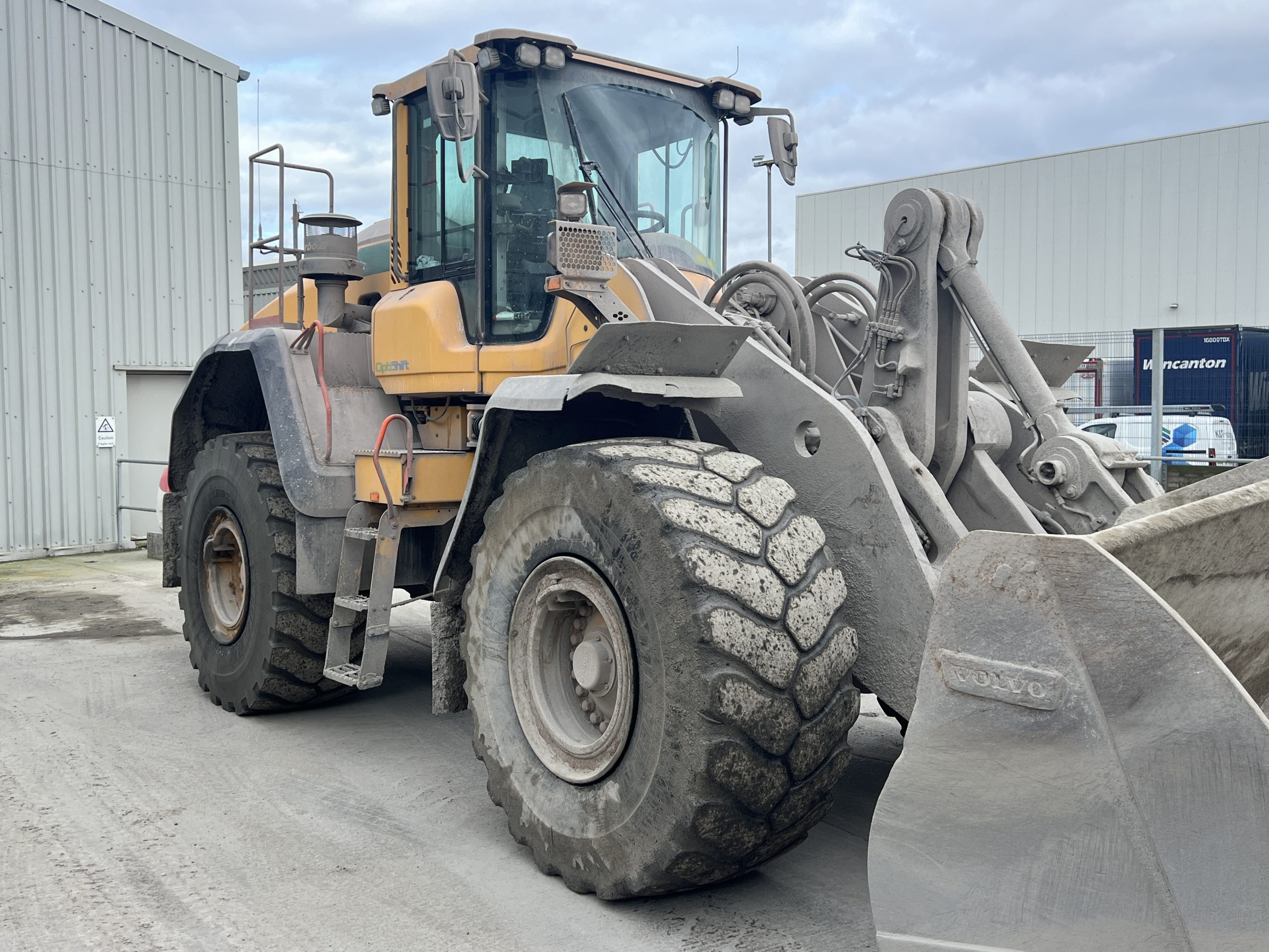 VOLVO L150H LOADING SHOVEL - used plant for sale at J Hawes Ltd - view 6