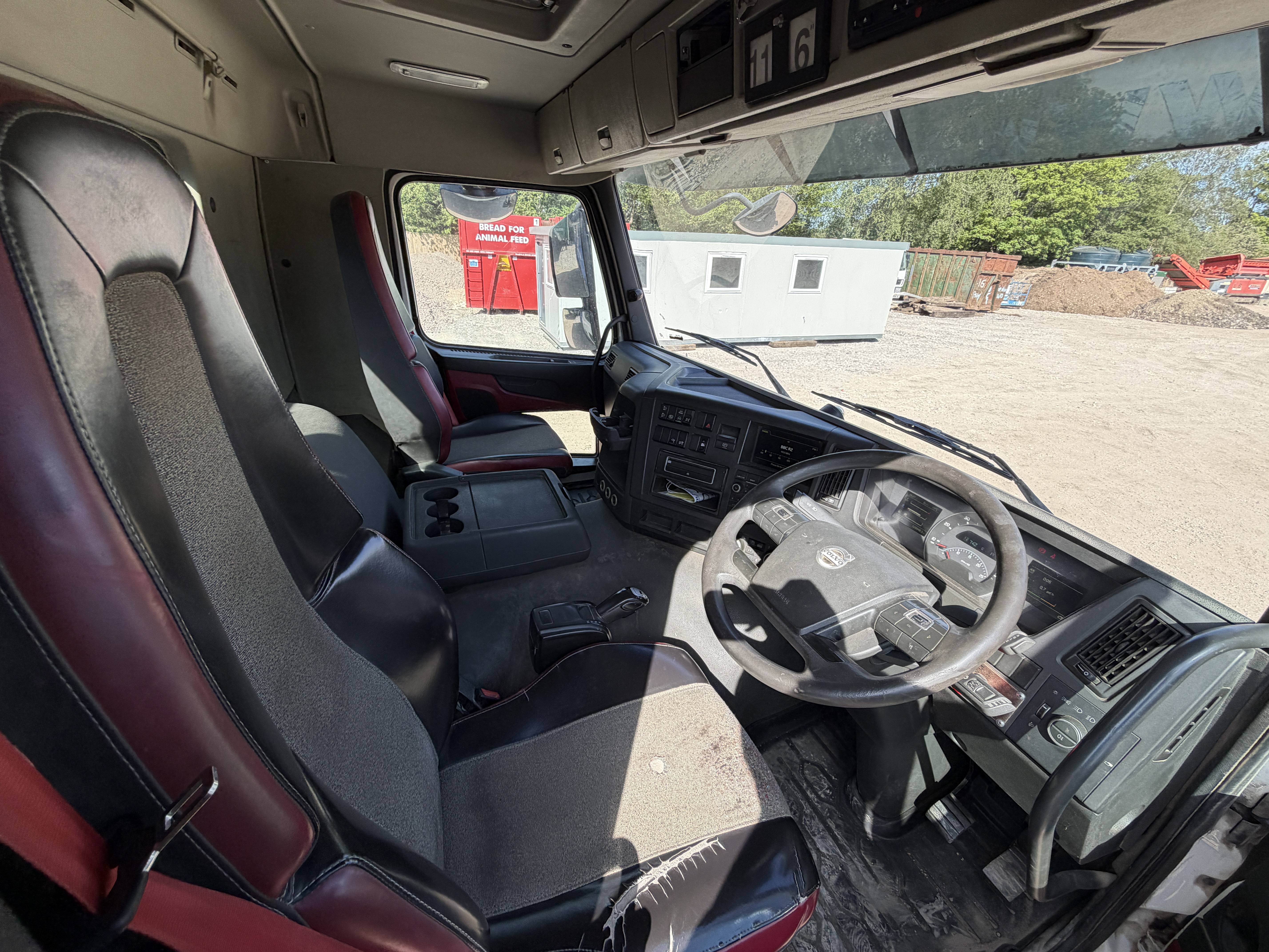 VOLVO FMX420 TIPPERS 2018 - used trucks for sale at J Hawes Ltd - view 9