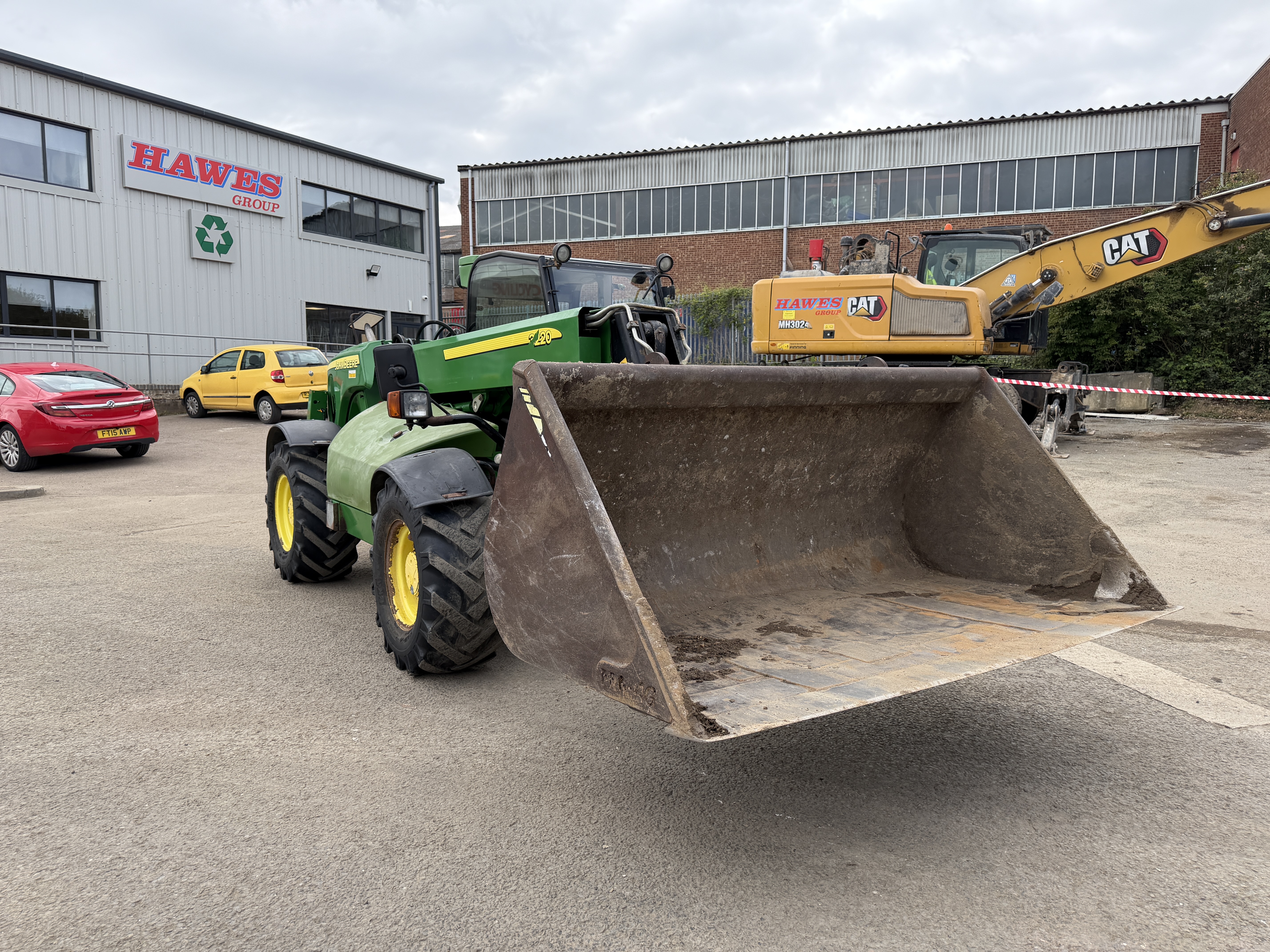 JOHN DEERE 3320 2005 - used plant for sale at J Hawes Ltd - view 4