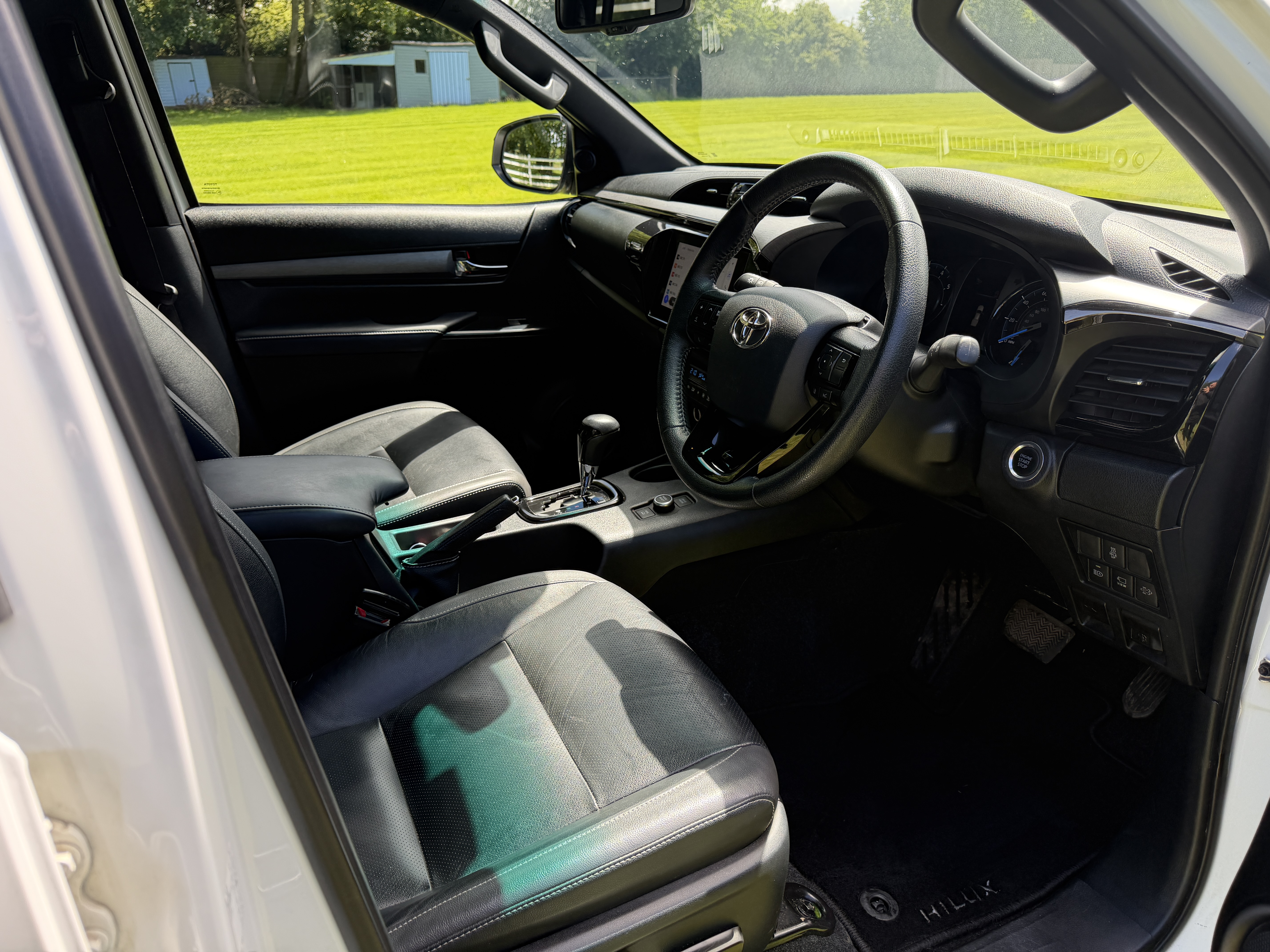 TOYOTA HILUX INVINCIBLE X 2.8 D-4D HYBRID 48V AUTO - used trucks for sale at J Hawes Ltd - view 11