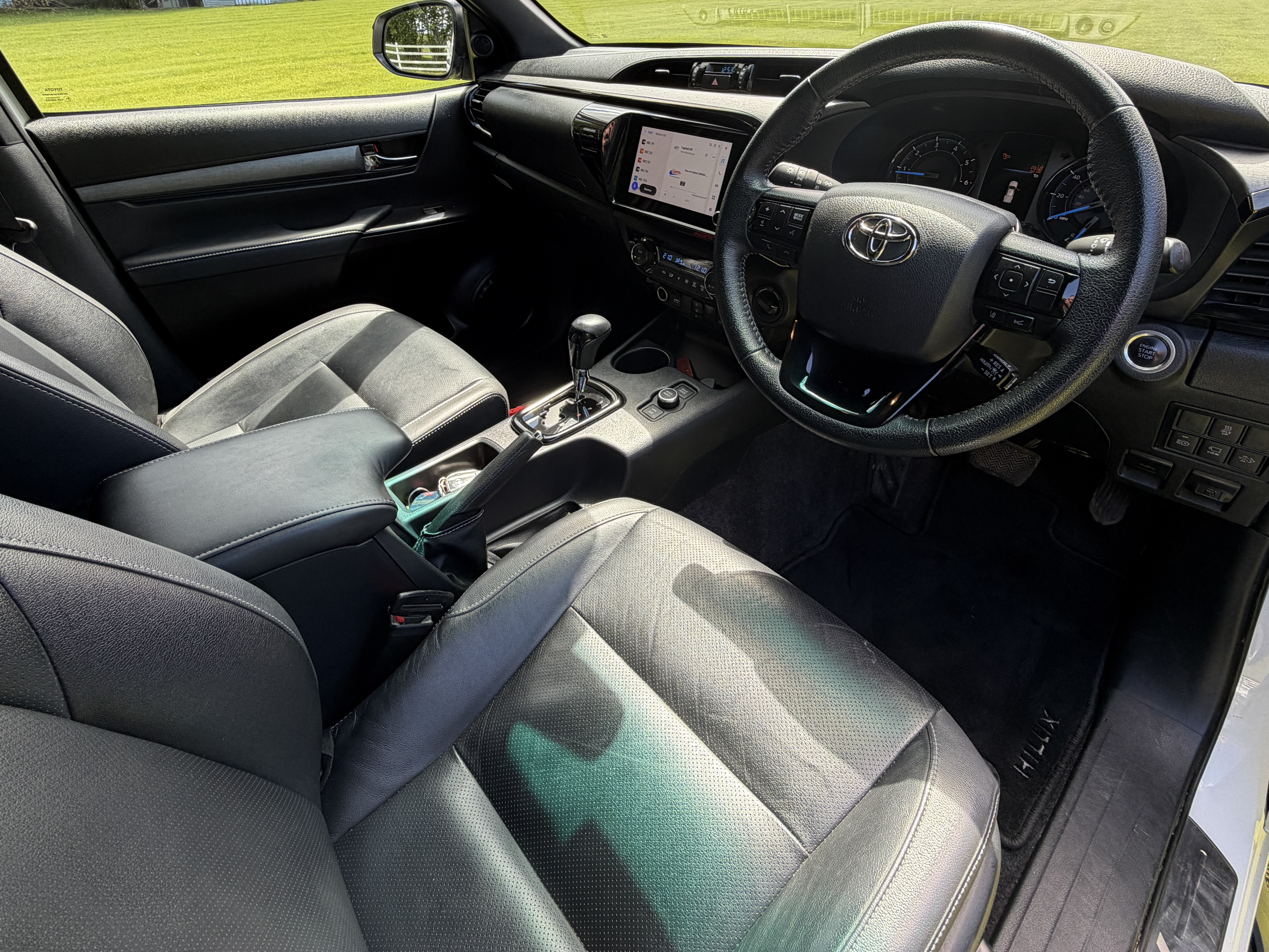 TOYOTA HILUX INVINCIBLE X 2.8 D-4D HYBRID 48V AUTO - used trucks for sale at J Hawes Ltd - view 12