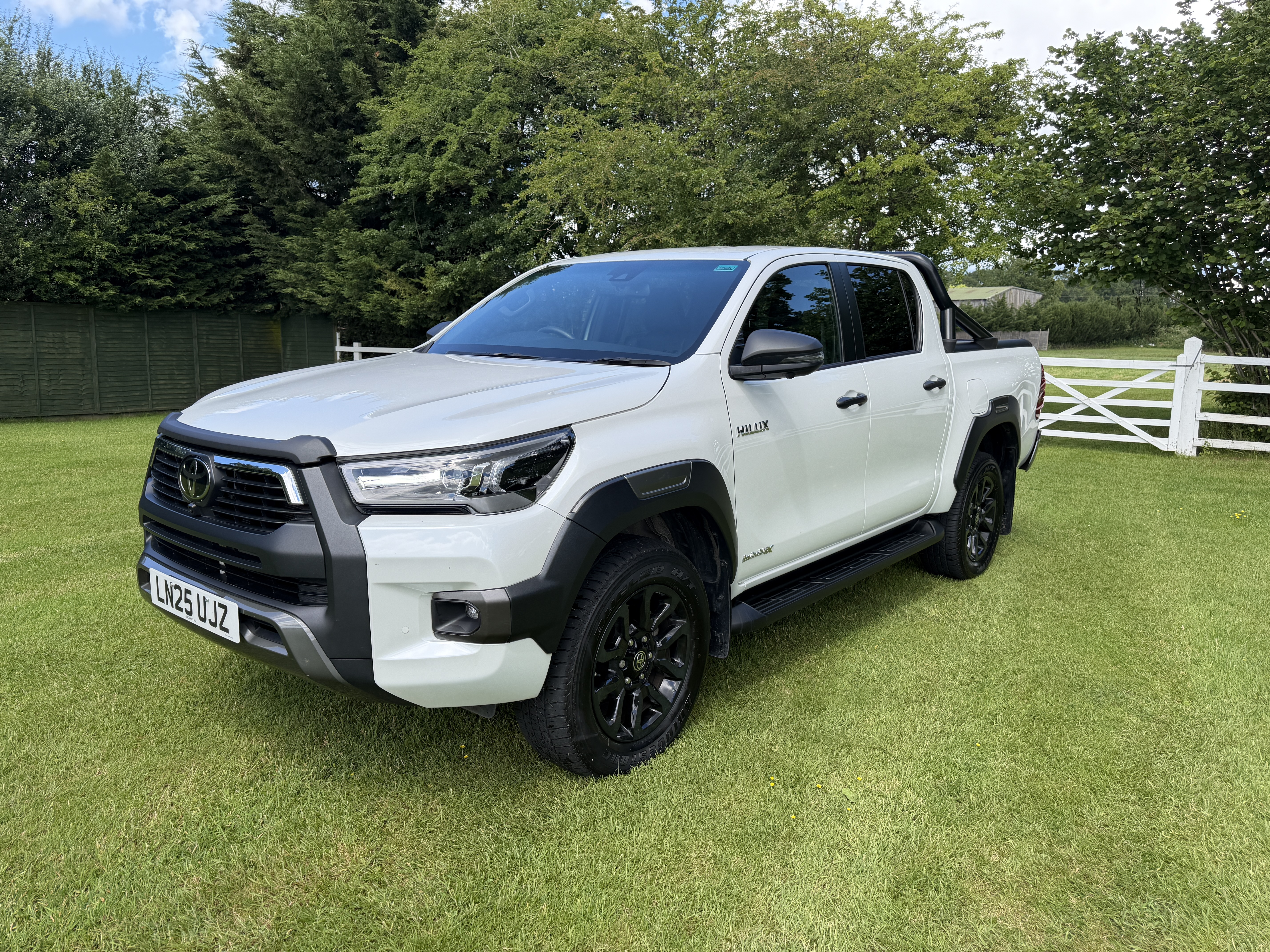 TOYOTA HILUX INVINCIBLE X 2.8 D-4D HYBRID 48V AUTO - used trucks for sale at J Hawes Ltd - view 5