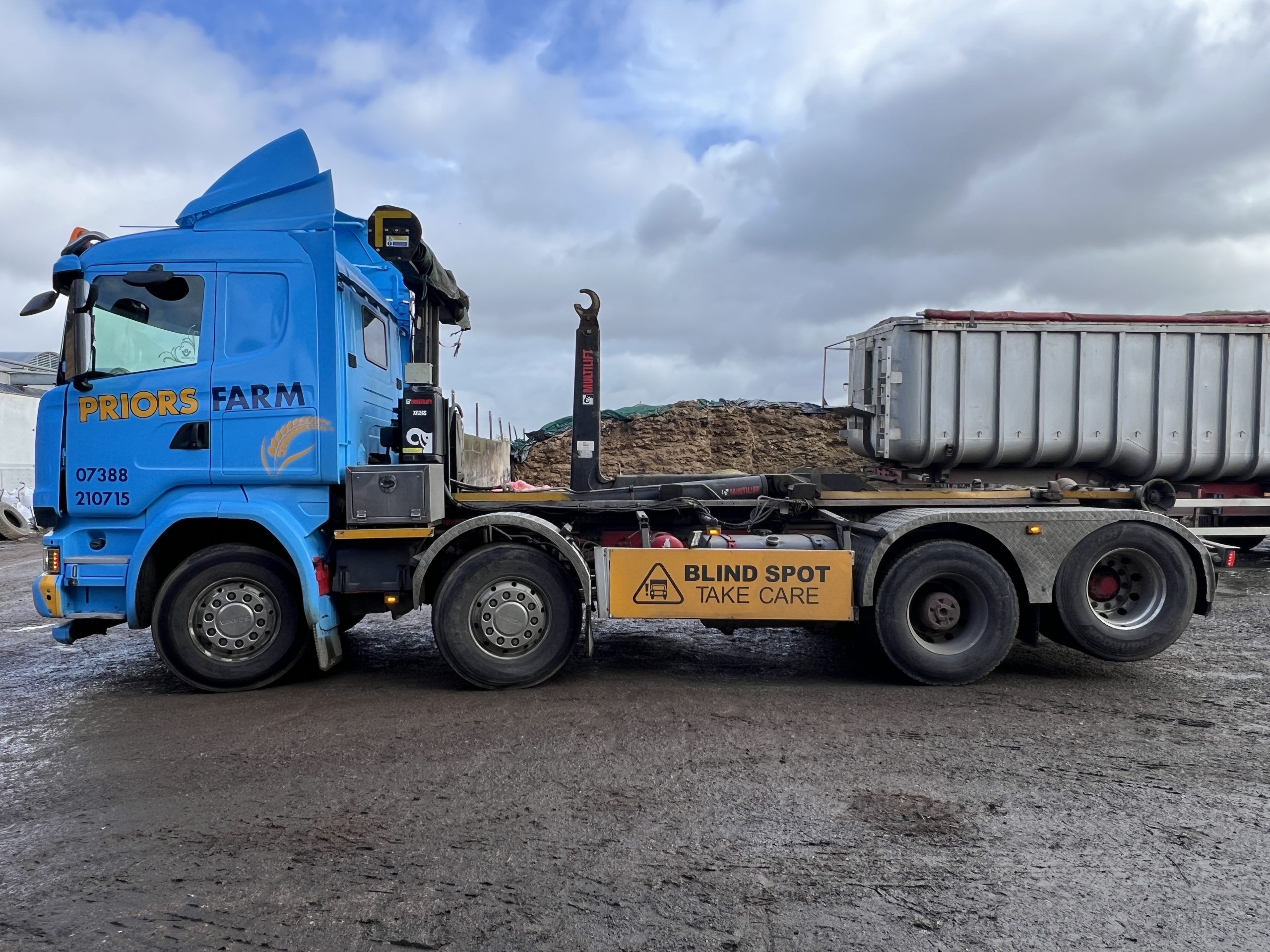 SCANIA 520 V8 HOOK LORRY 2016 - used trucks for sale at J Hawes Ltd - view 4