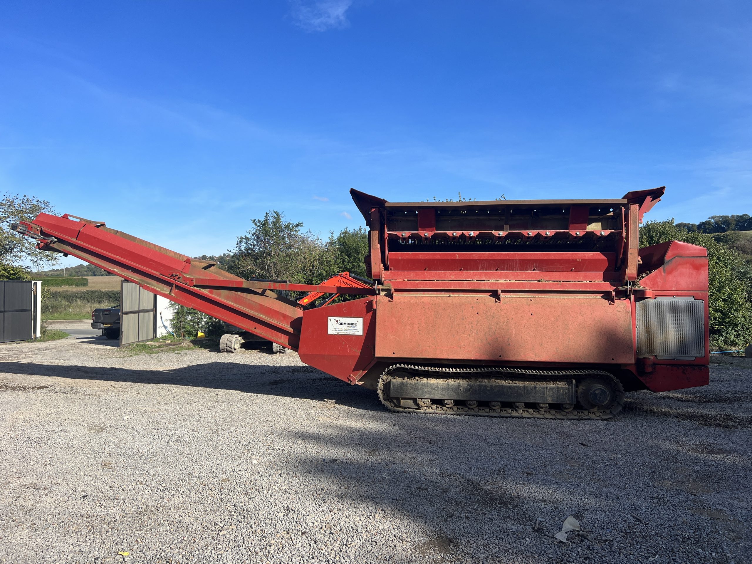 EXTEC ROBOTRAC SCREENER - used plant for sale at J Hawes Ltd - view 2