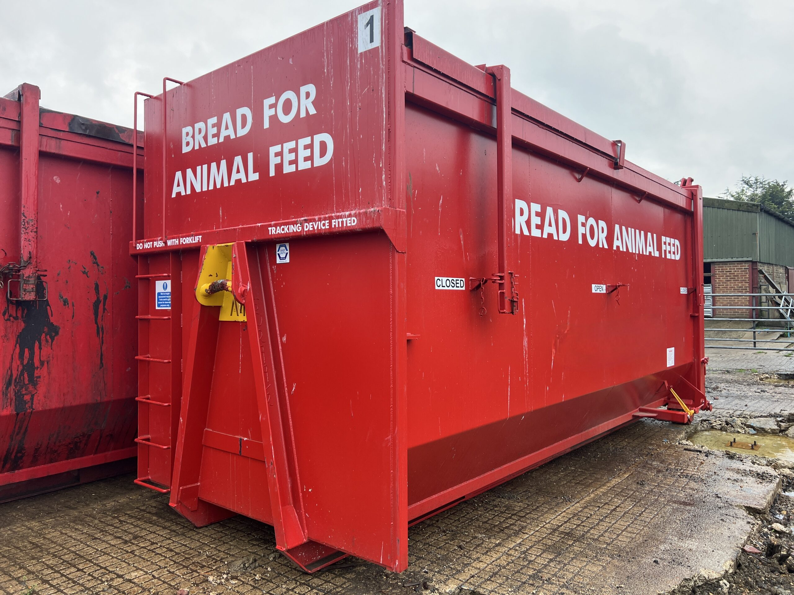 40YRD INCLOSED HOOK BINS 2024 - used attachments & accessories for sale at J Hawes Ltd