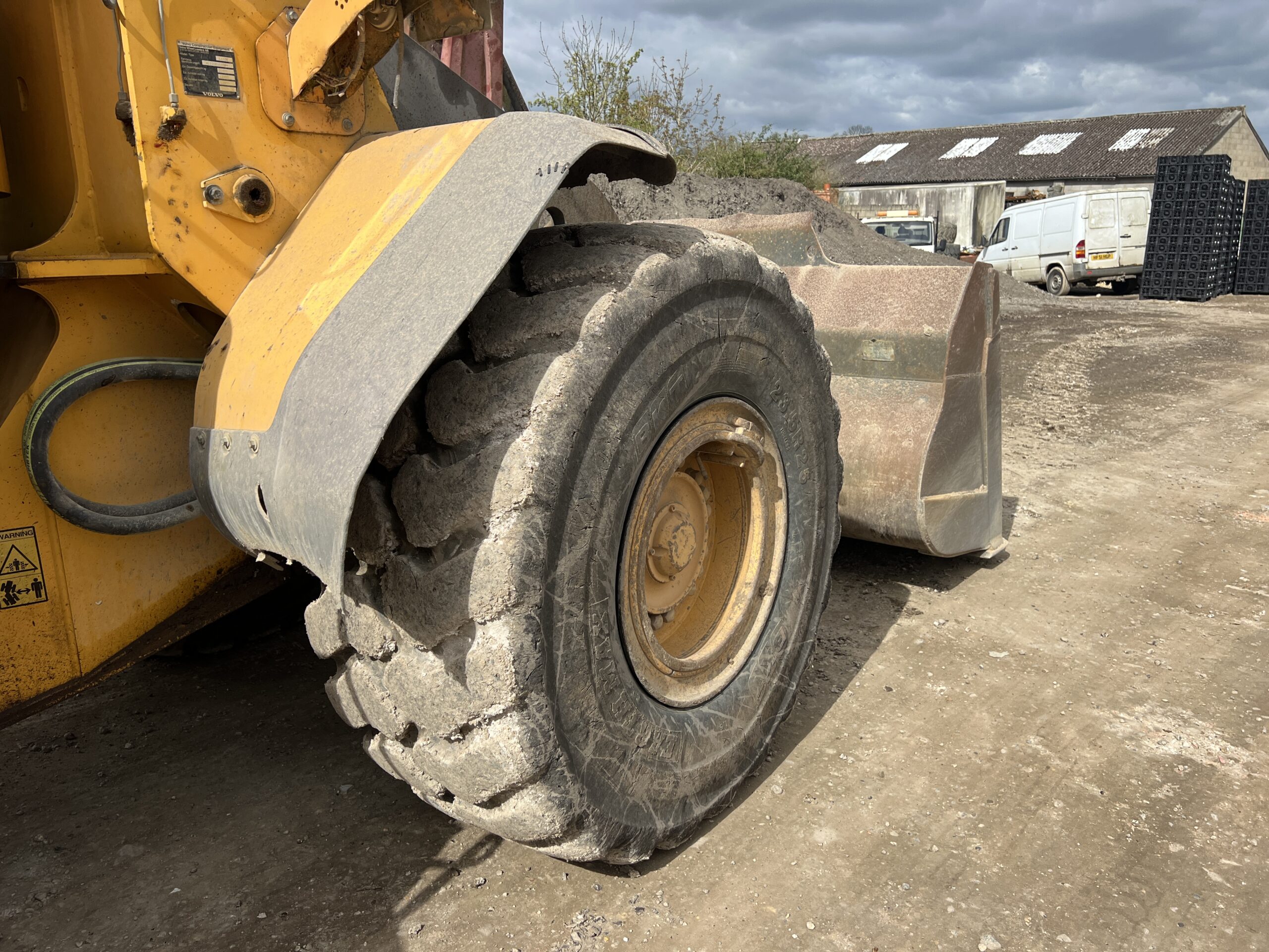 VOLVO L110E WHEELED LOADER 2003 - used plant for sale at J Hawes Ltd - view 12
