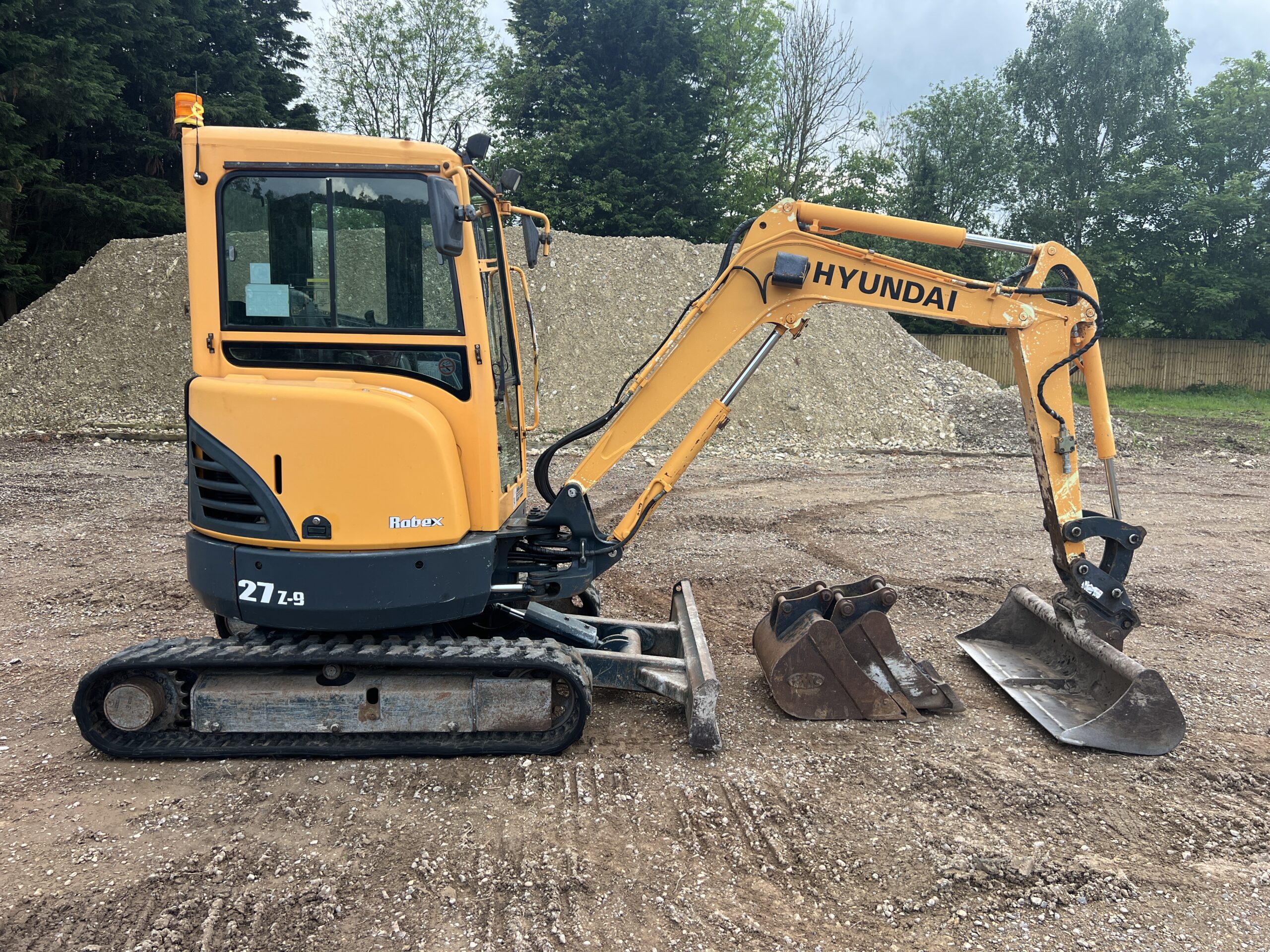 HYUNDAI 27Z-9 MINI DIGGER - used plant for sale at J Hawes Ltd