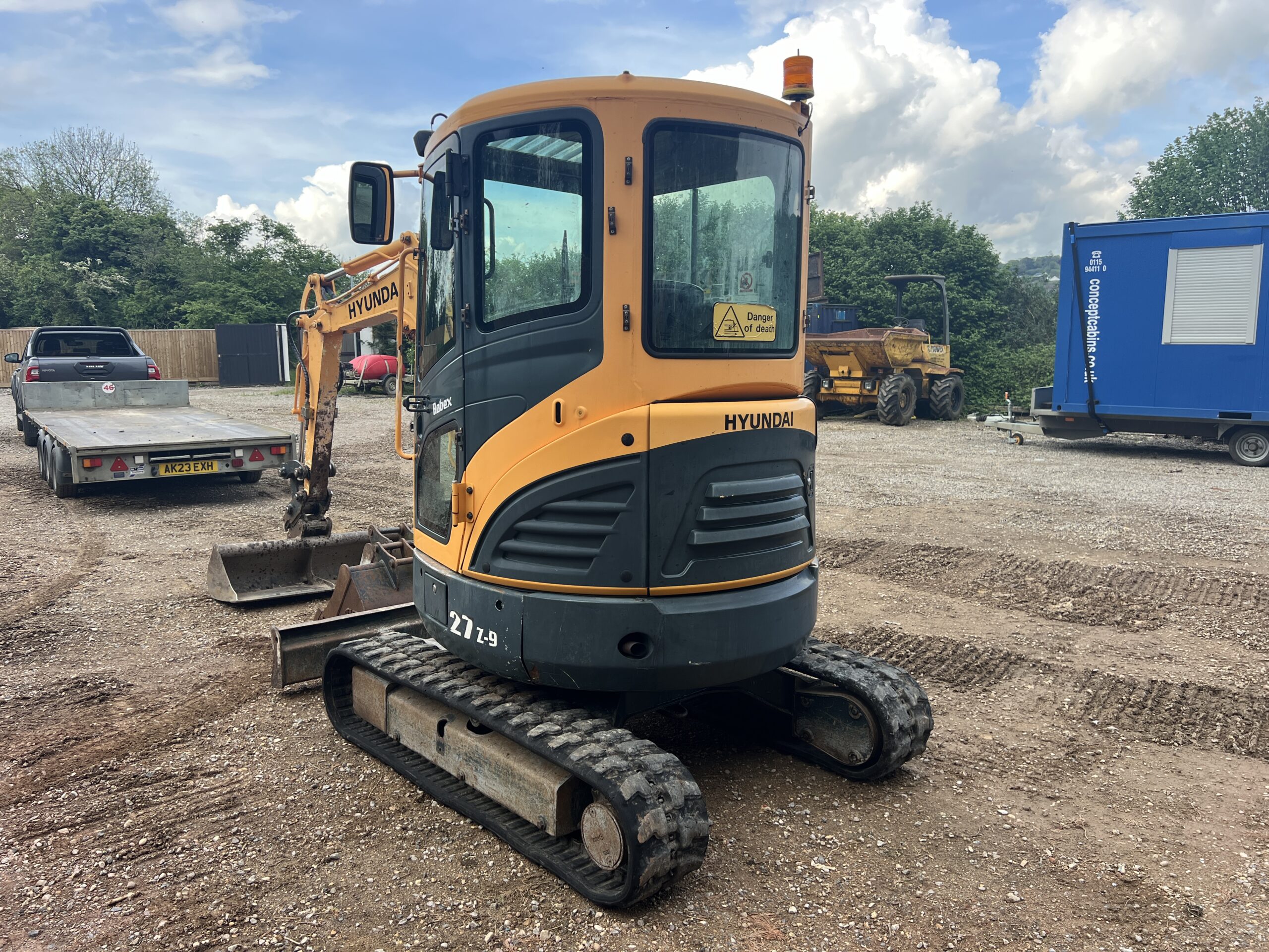 HYUNDAI 27Z-9 MINI DIGGER - used plant for sale at J Hawes Ltd - view 4