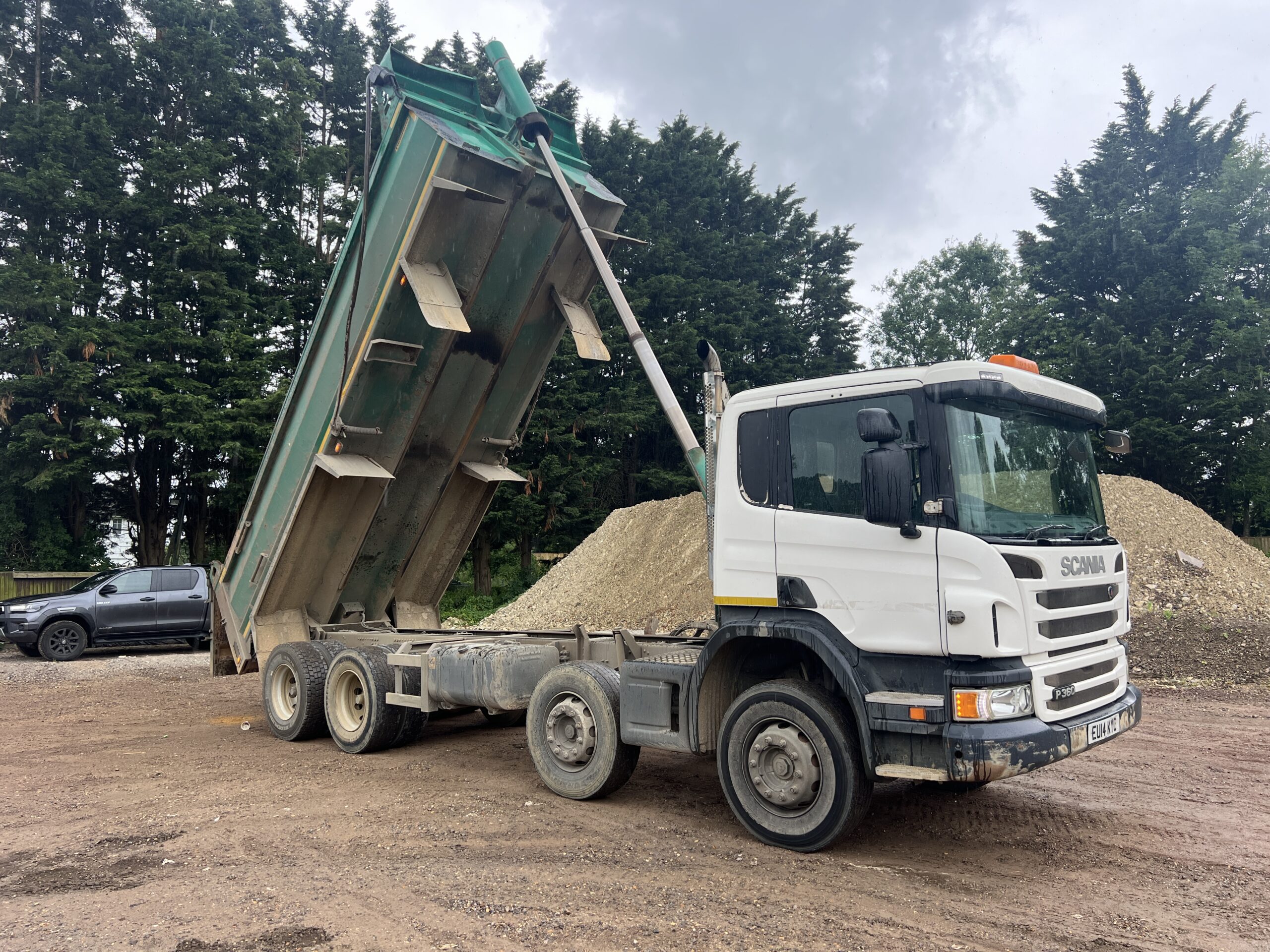 SNANIA P360 8X4 TIPPER 2014 - used trucks for sale at J Hawes Ltd - view 2