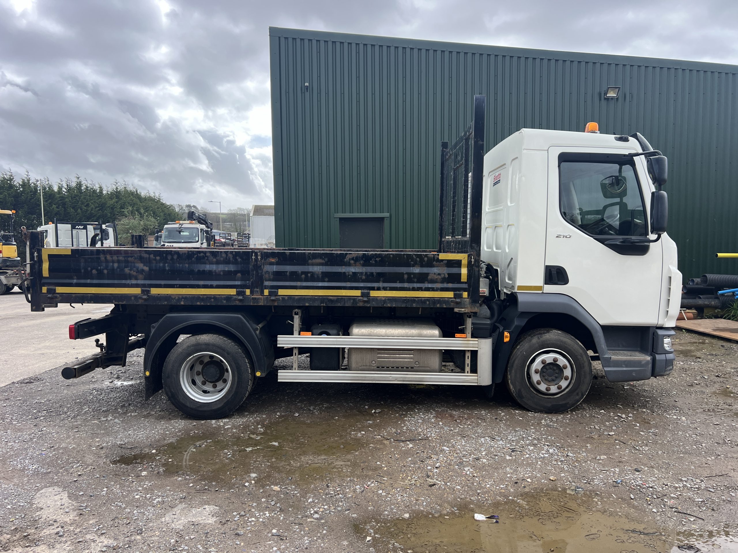 DAF LF210 TIPPER - used trucks for sale at J Hawes Ltd - view 8