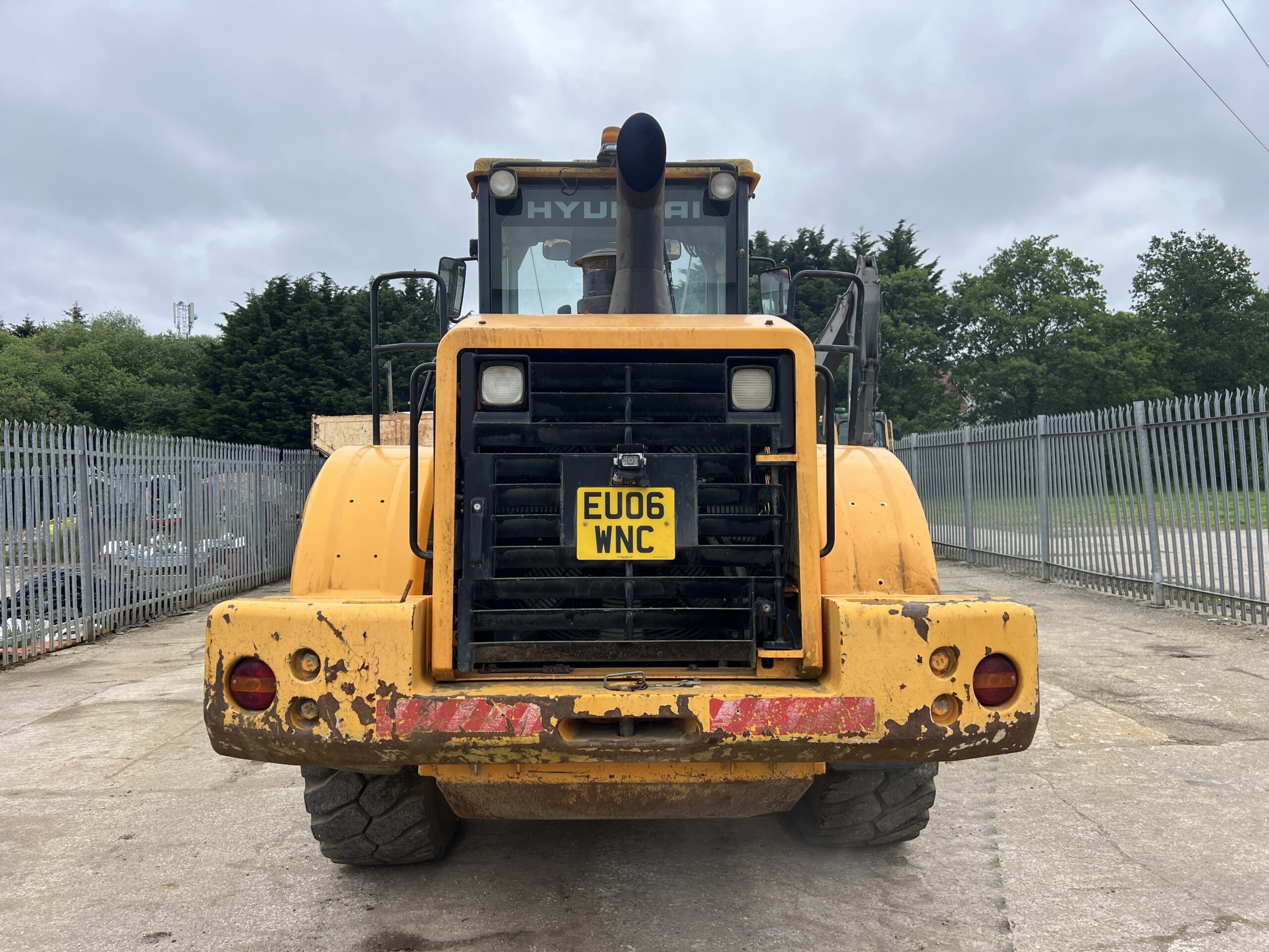 HYUNDAI HL757-7 SHOVEL 2006 - used plant for sale at J Hawes Ltd - view 4