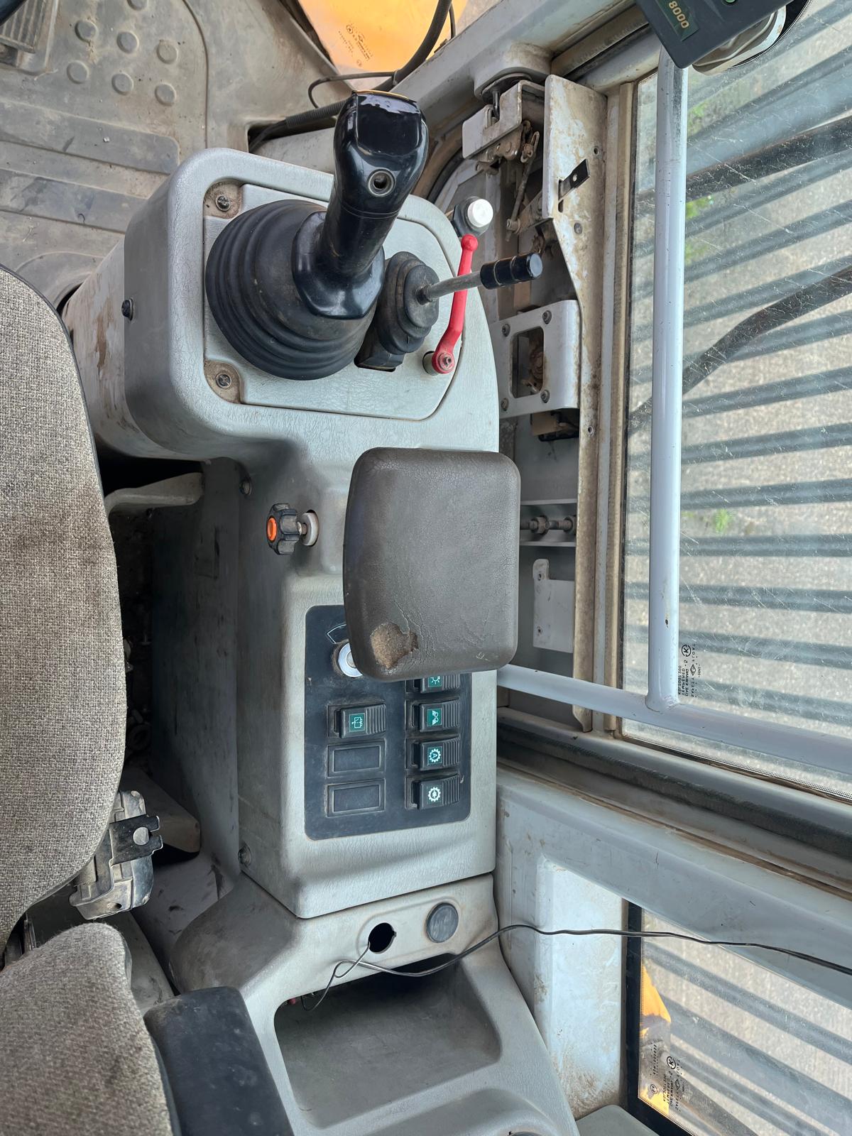 HYUNDAI HL757-7 SHOVEL 2006 - used plant for sale at J Hawes Ltd - view 14
