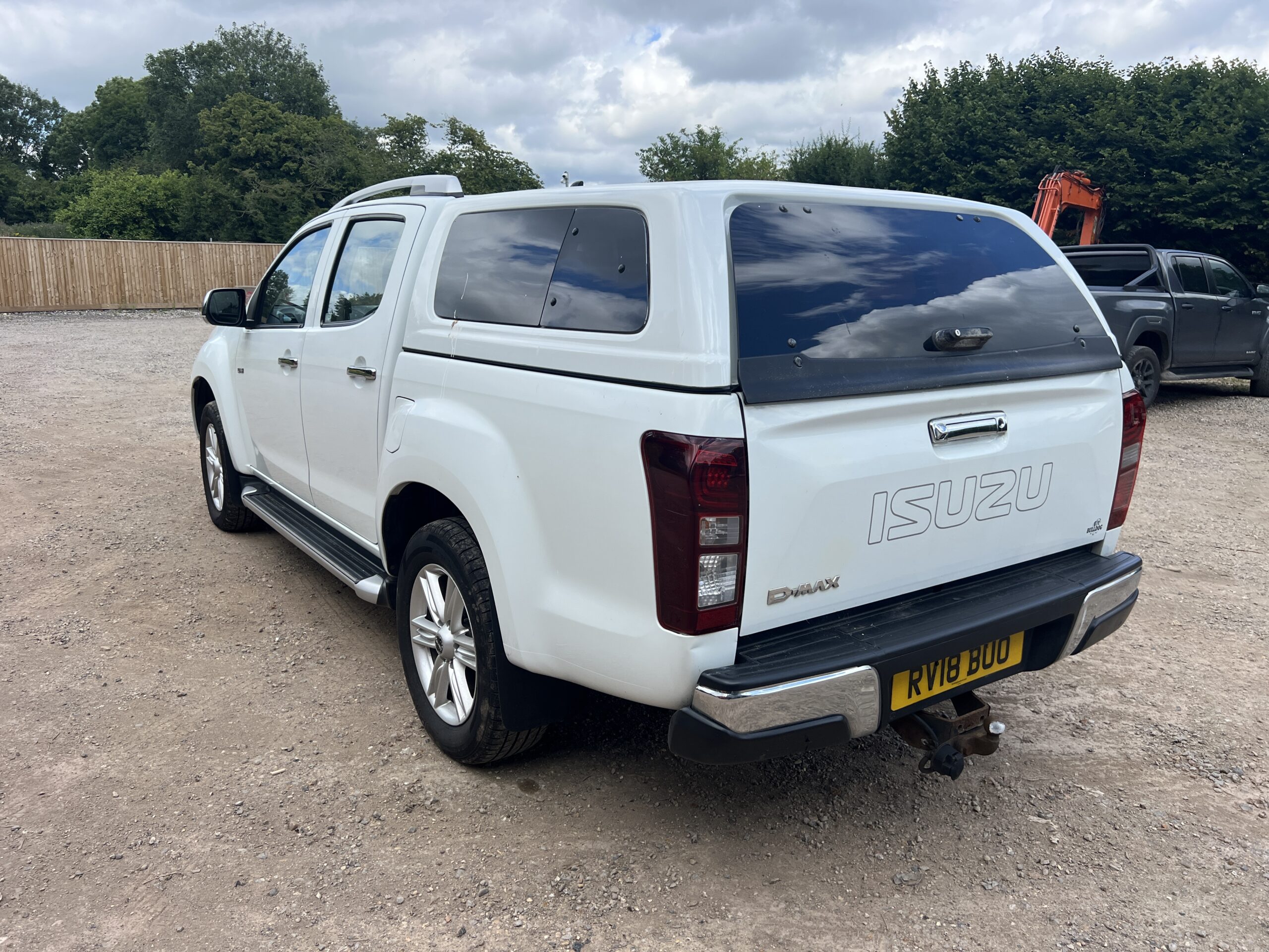 ISUZU D-MAX PICK UP - used trucks for sale at J Hawes Ltd - view 5