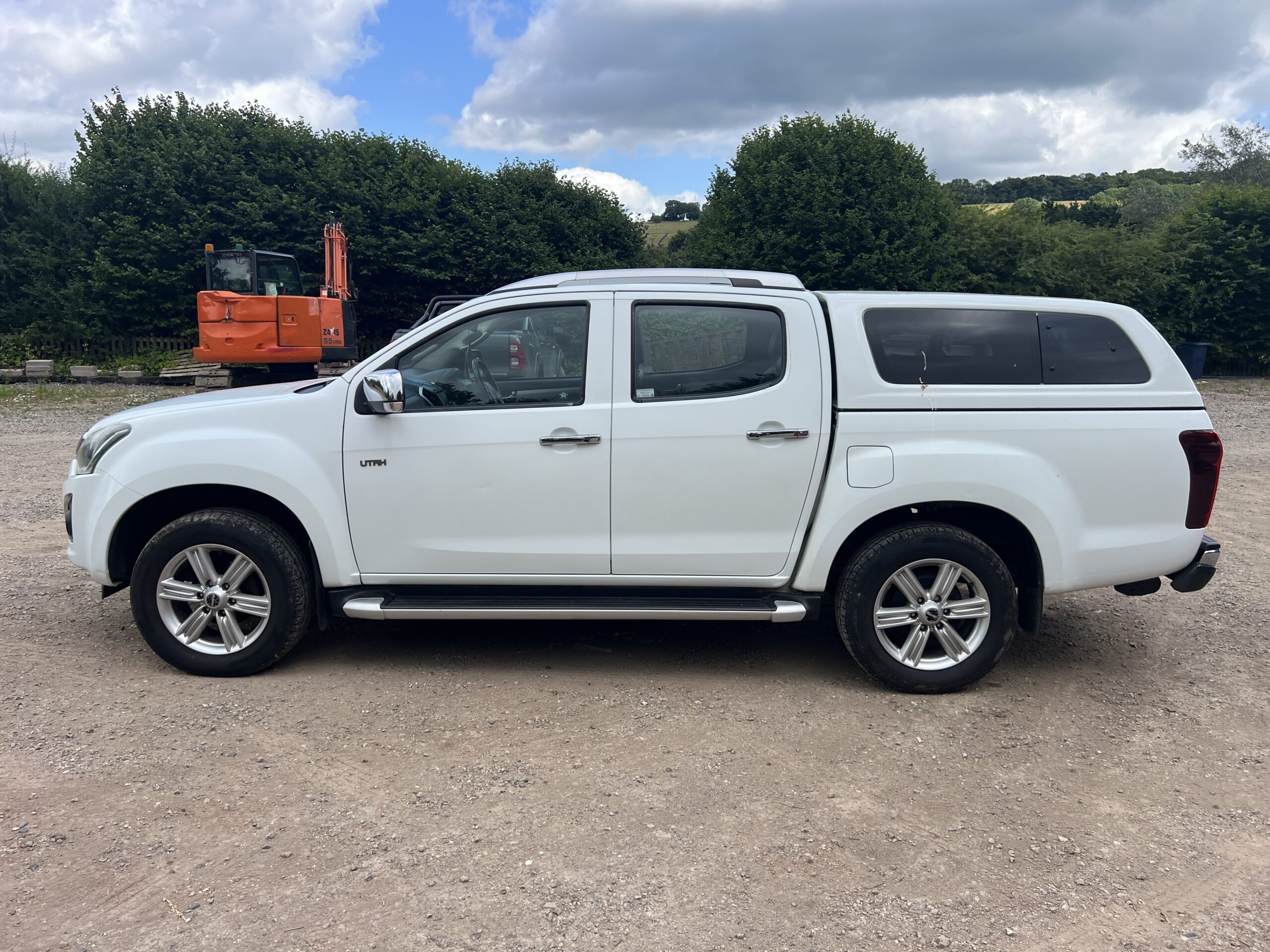 ISUZU D-MAX PICK UP - used trucks for sale at J Hawes Ltd - view 6