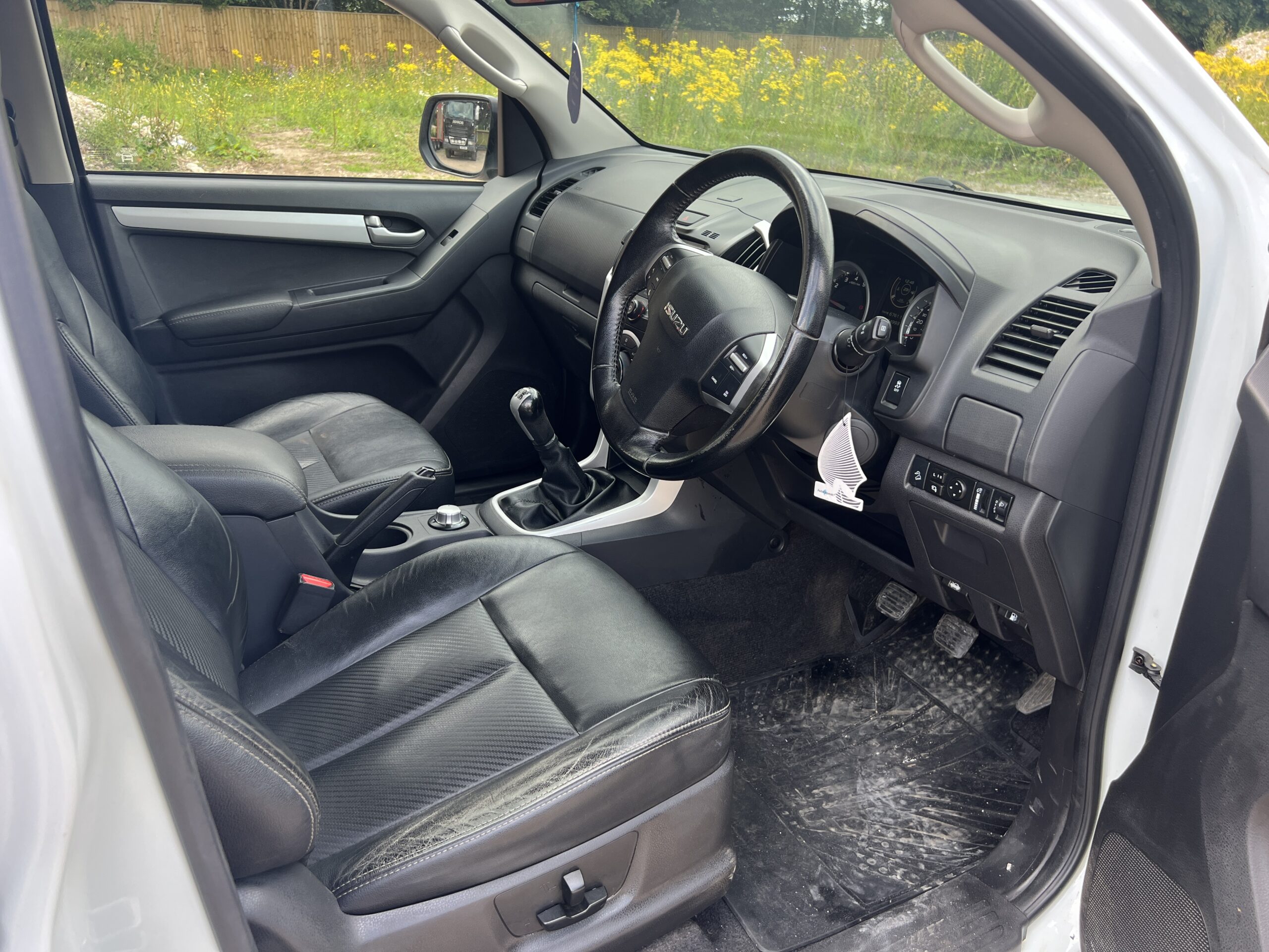 ISUZU D-MAX PICK UP - used trucks for sale at J Hawes Ltd - view 9