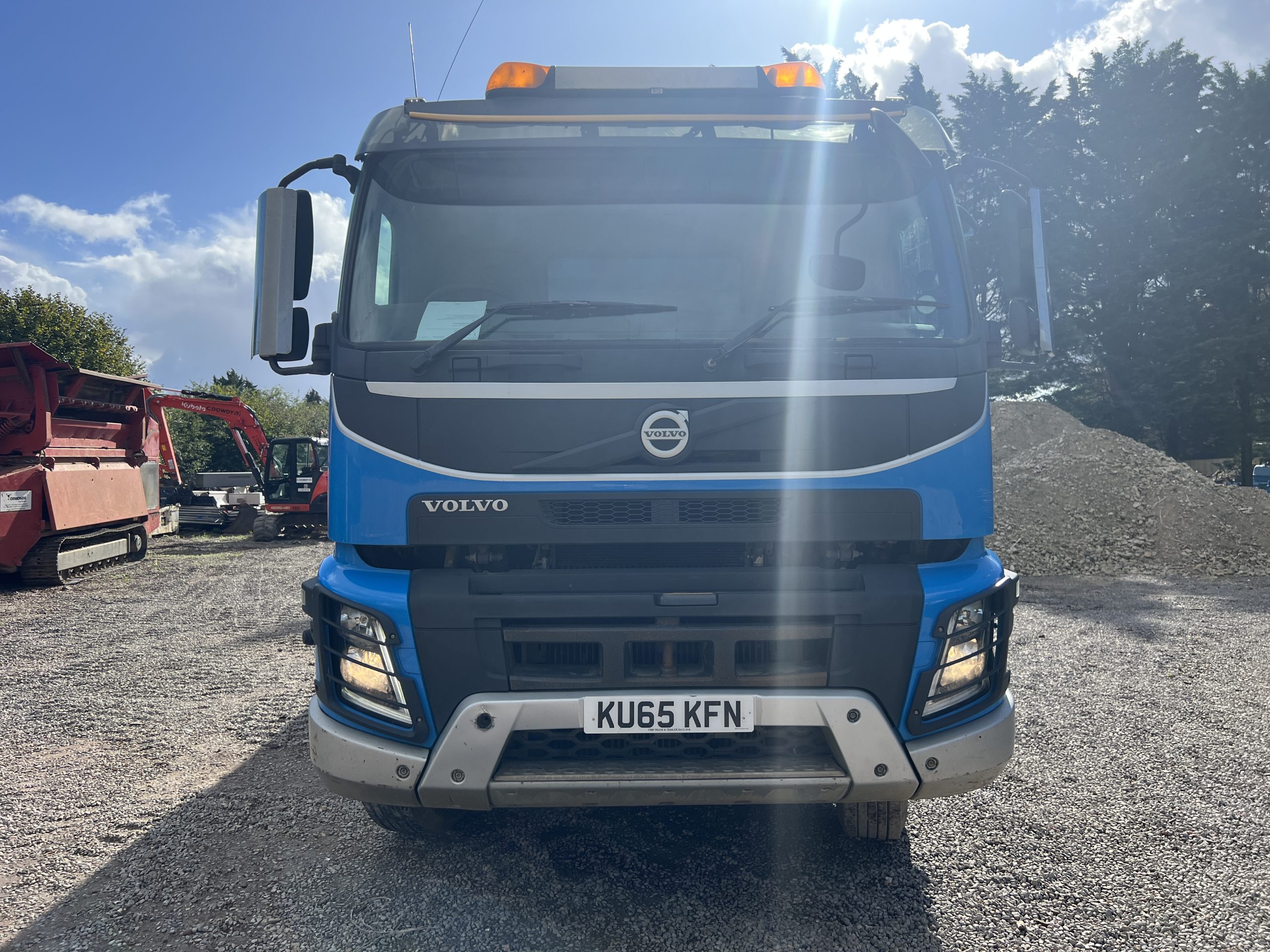 VOLVO FMX410 TIPPER LORRY 2015 - used trucks for sale at J Hawes Ltd - view 3