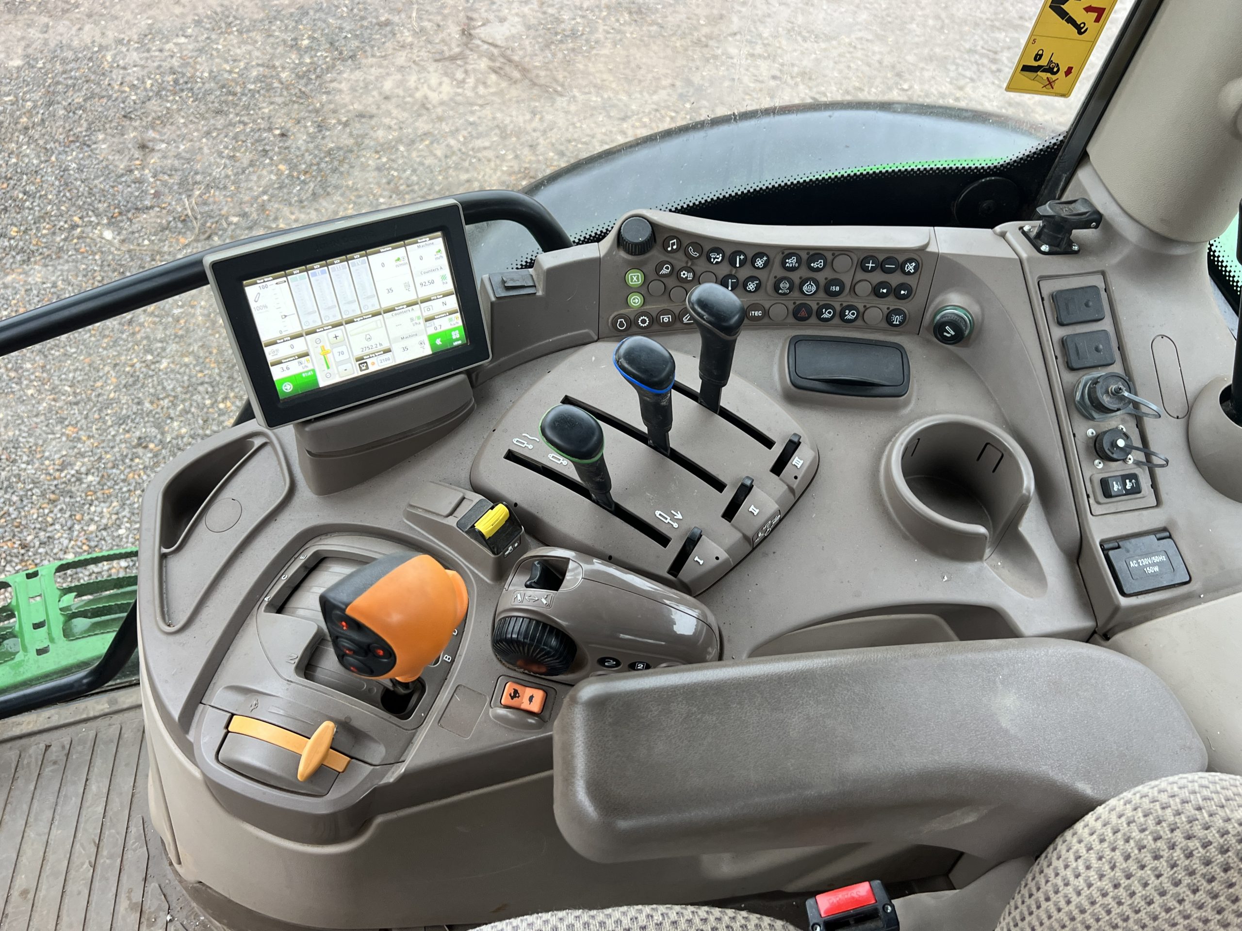 JOHN DEERE 6175R 2017 - used plant for sale at J Hawes Ltd - view 9