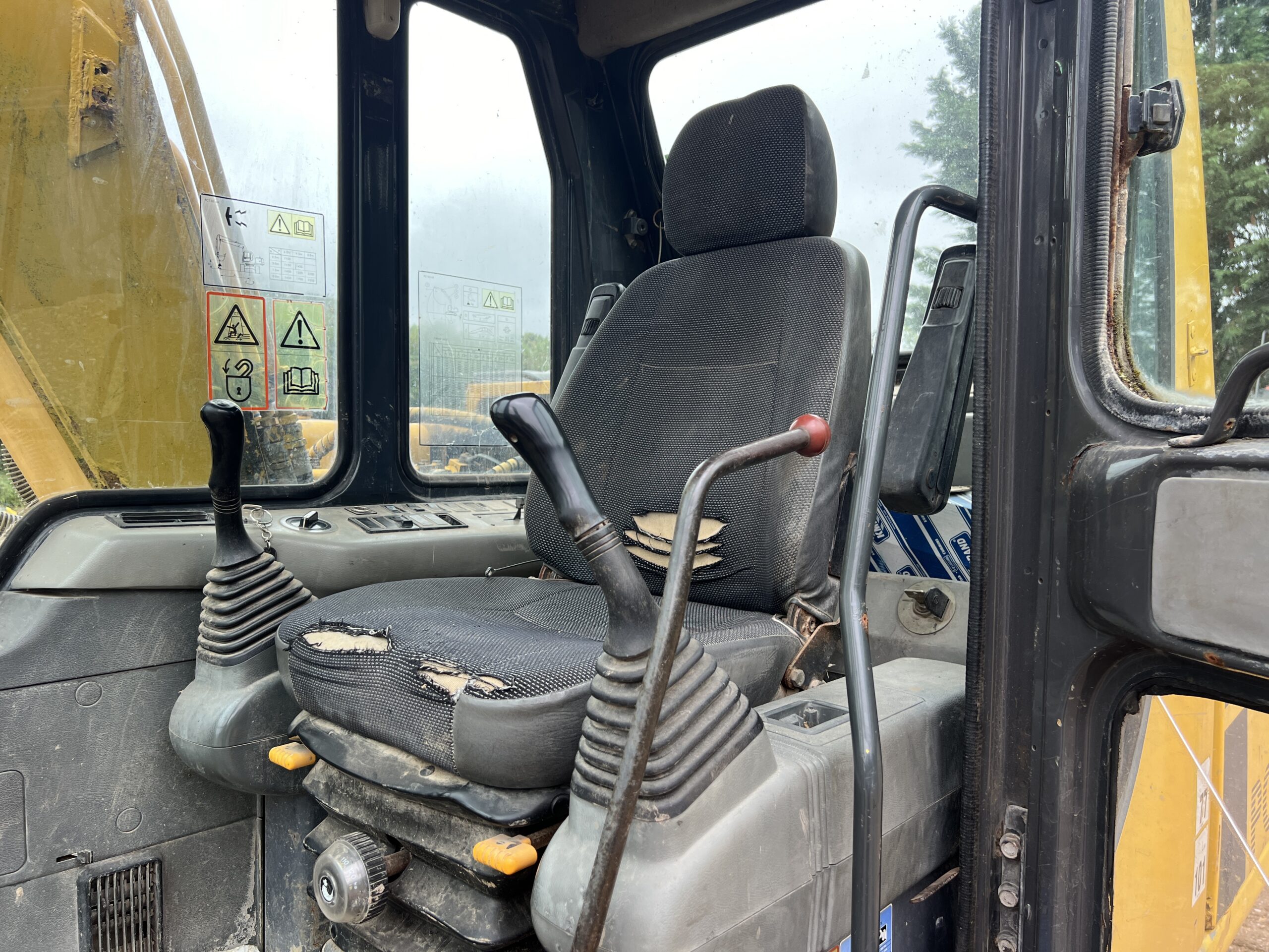 KOMATSU PC130-6K 2001 - used plant for sale at J Hawes Ltd - view 15