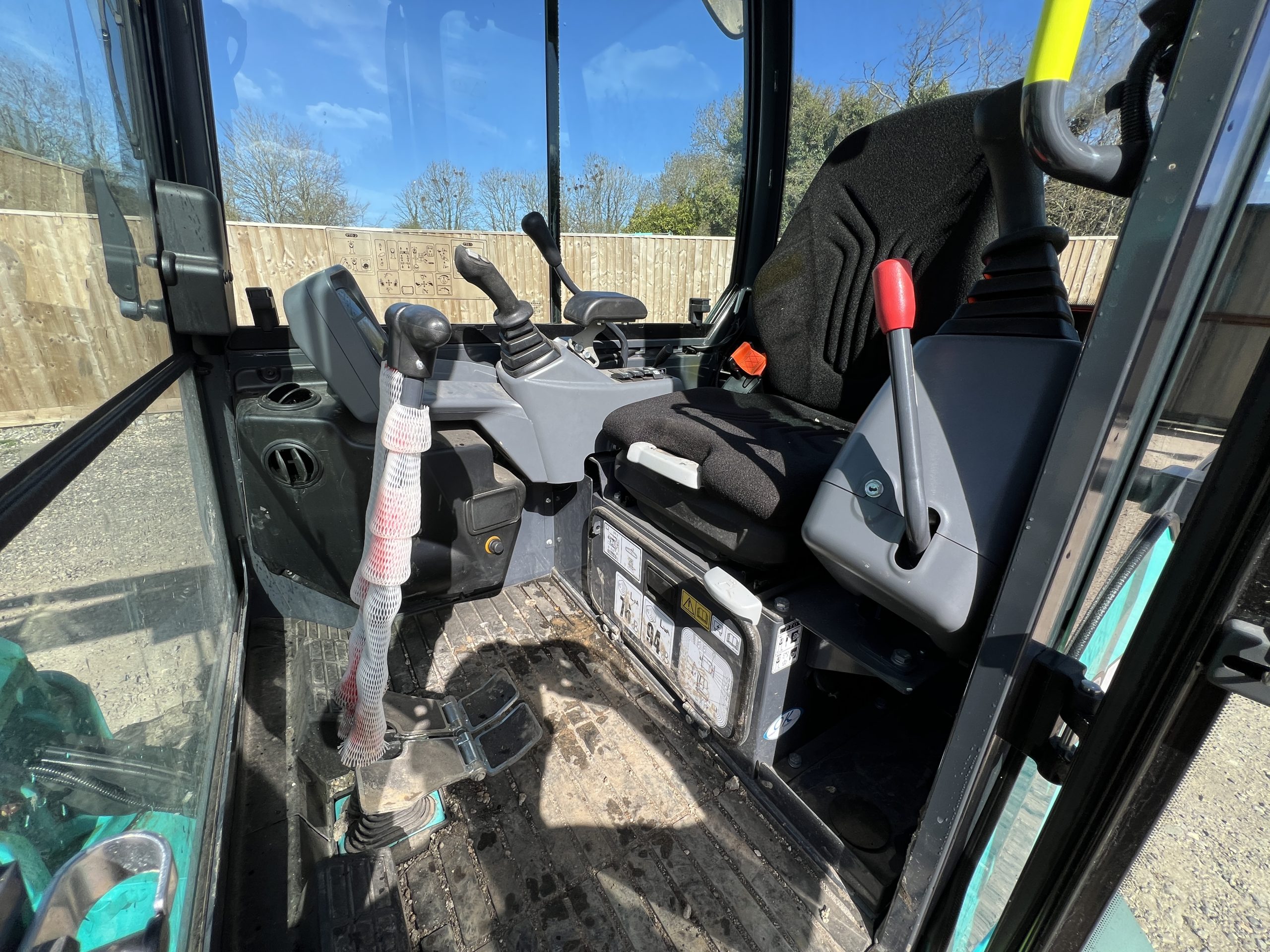 KOBELCO SK26-1E - J Hawes LTD